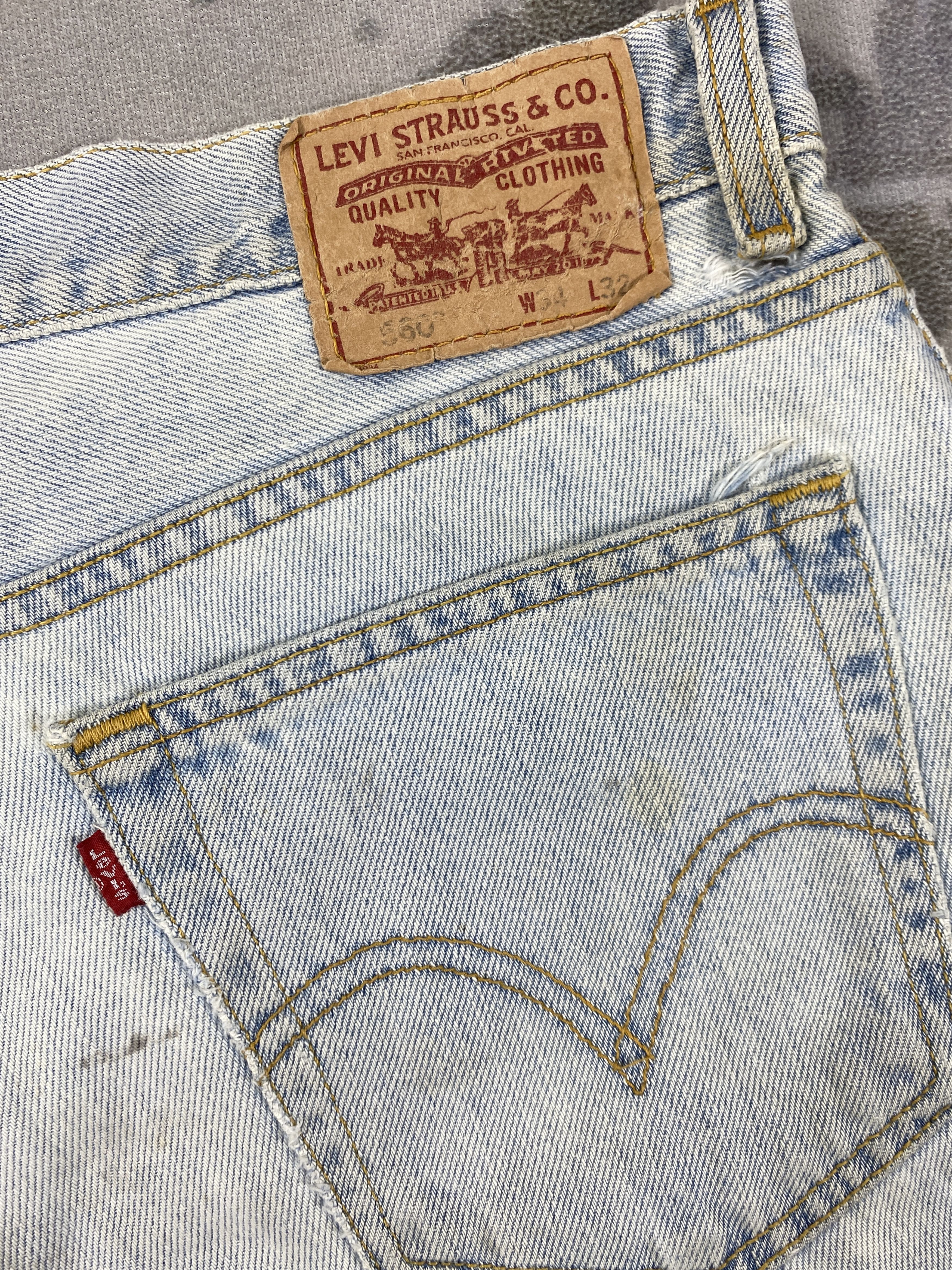 Levi's Light Wash Vintage Levi's 560 Jeans 35x32 Denim -JN1024 Size US 35 - 12 Thumbnail