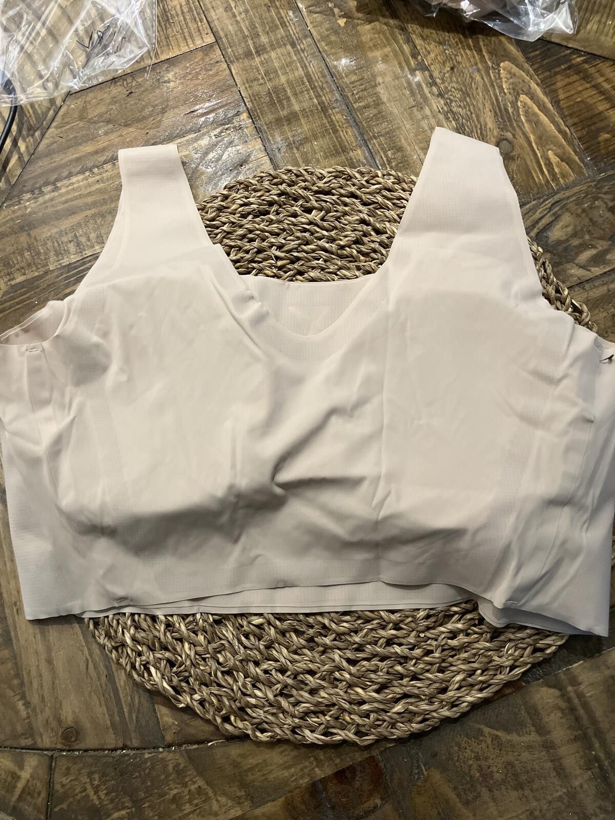 Balenciaga NIB Bali Seamless Nude Wireless Bra Top Size ONE SIZE - 6 Thumbnail