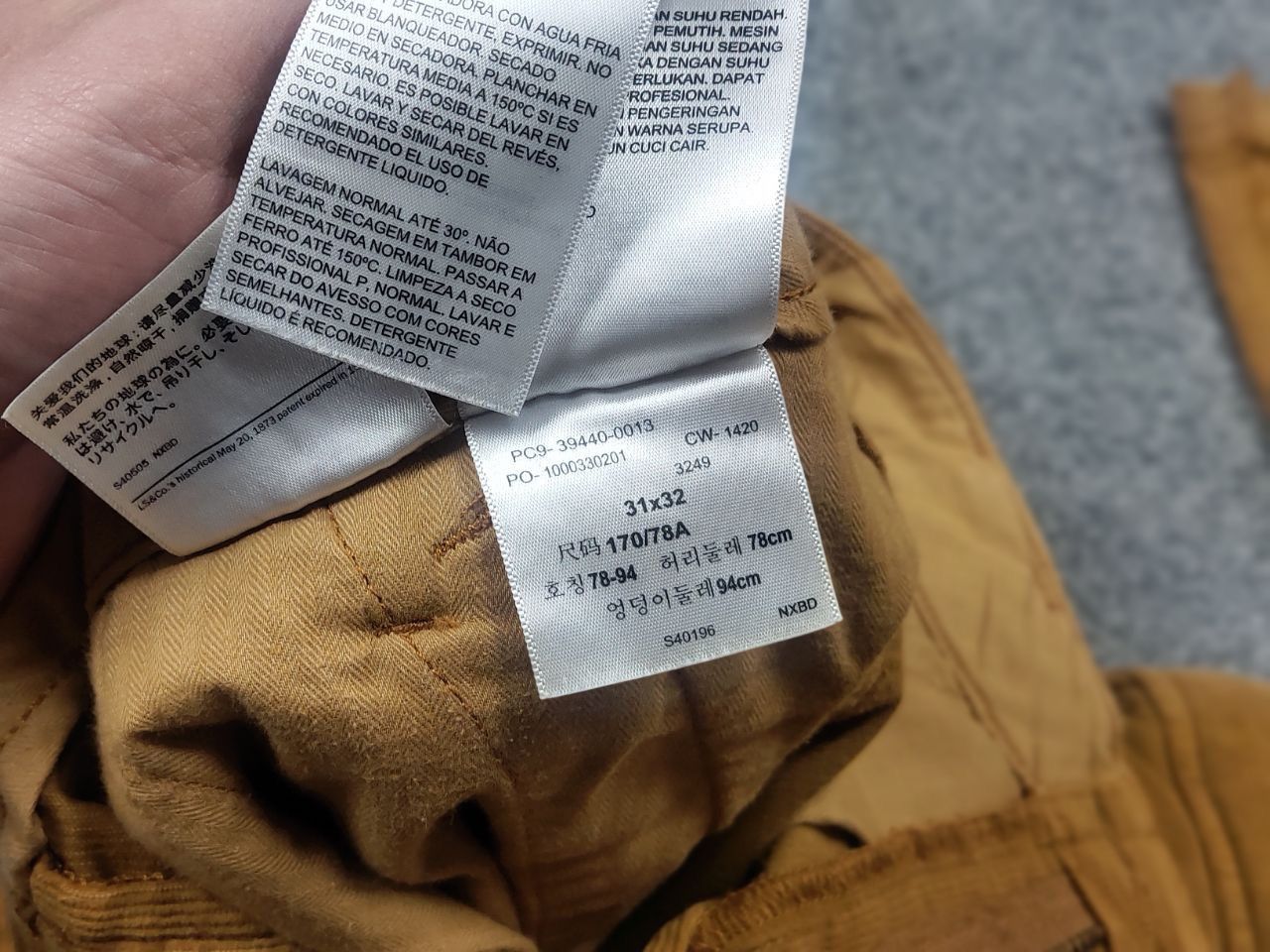 Levi's Levis xx Cargo Corduroy Trouser Brown Pants Vintage Style Size US 32 / EU 48 - 19 Thumbnail