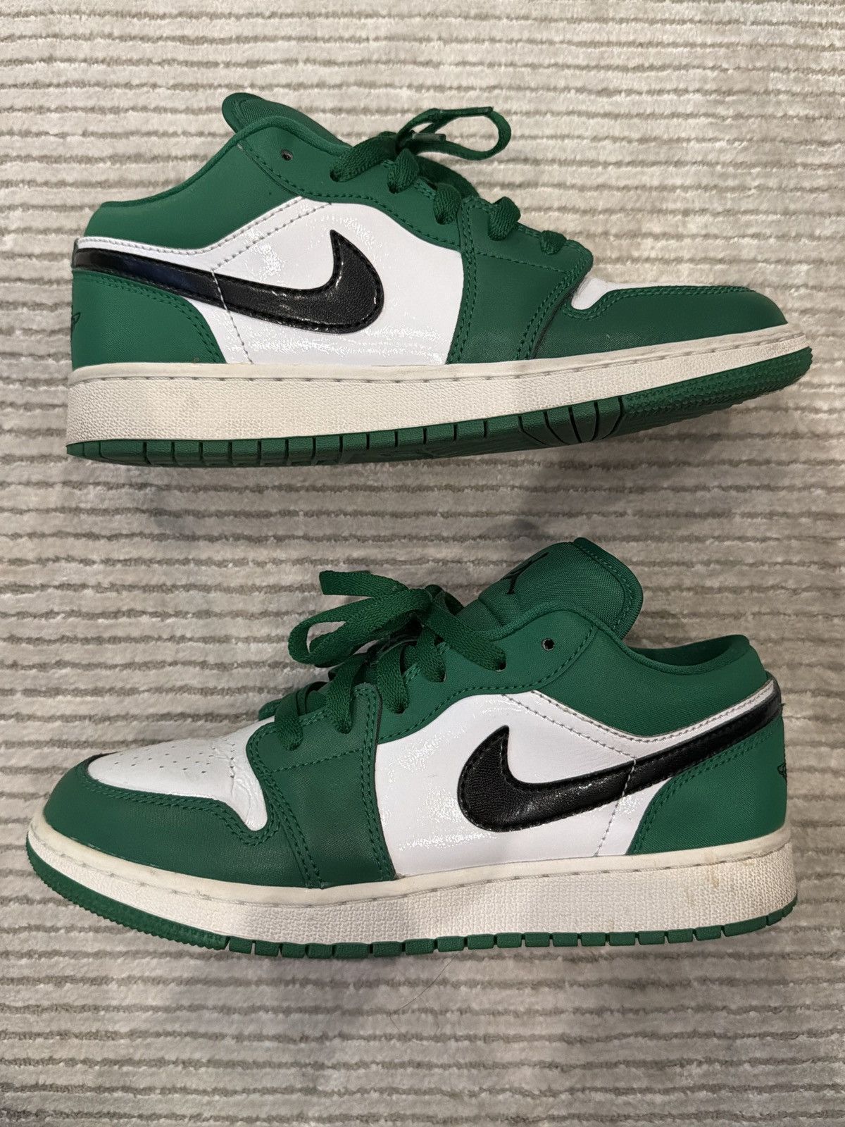 Jordan Brand Air Jordan 1 Low “Pine Green” Size US 6 / EU 39 - 2 Thumbnail
