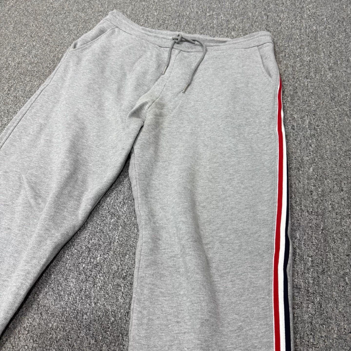 Thom Browne Thom Browne TB gray side stripe sweatpants 3 99 New Size US 32 / EU 48 - 3 Thumbnail