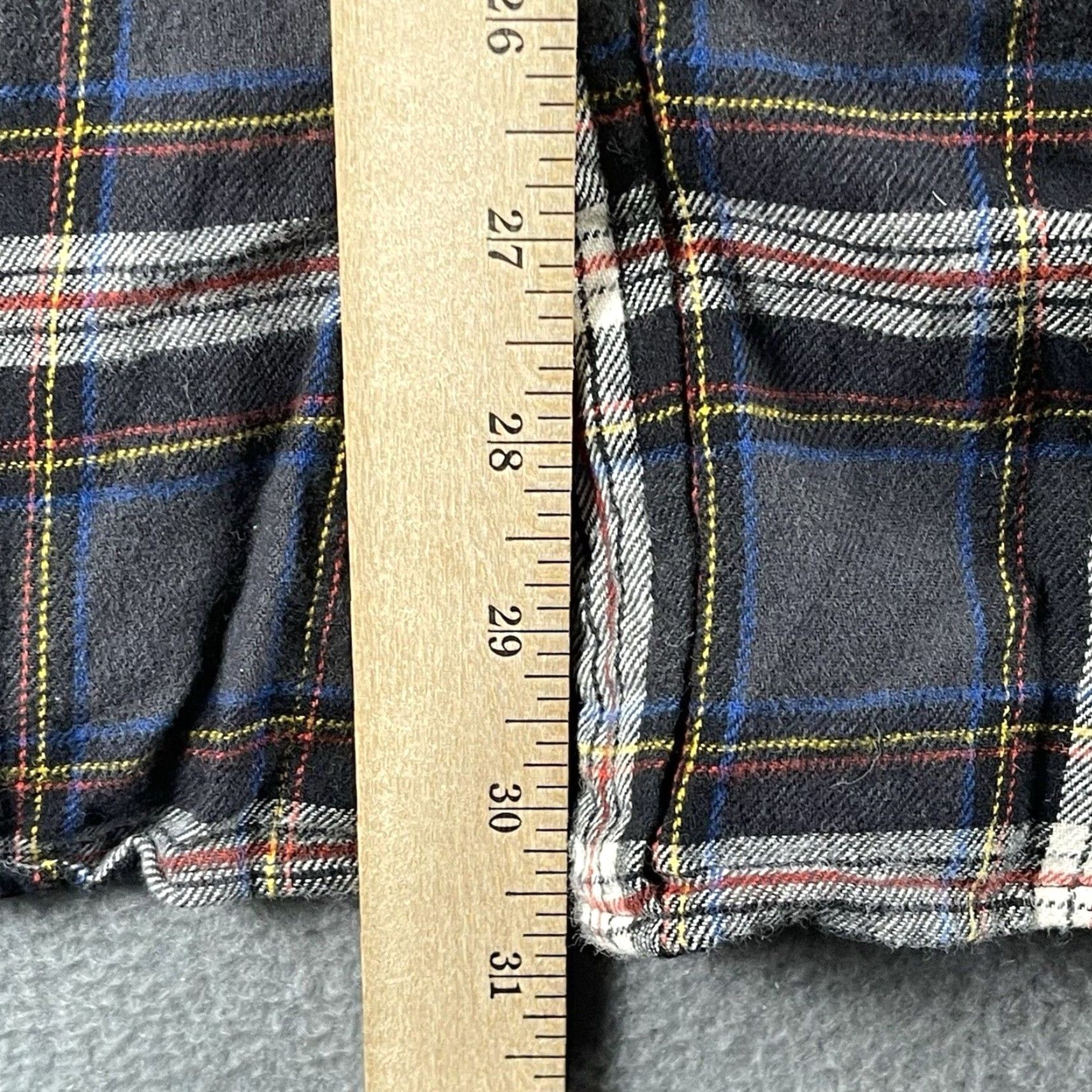 Vintage St. Johns Bay Button Shirt Mens Small Gray Black Plaid Long Sleeve Super Soft Size US S / EU 44-46 / 1 - 5 Thumbnail