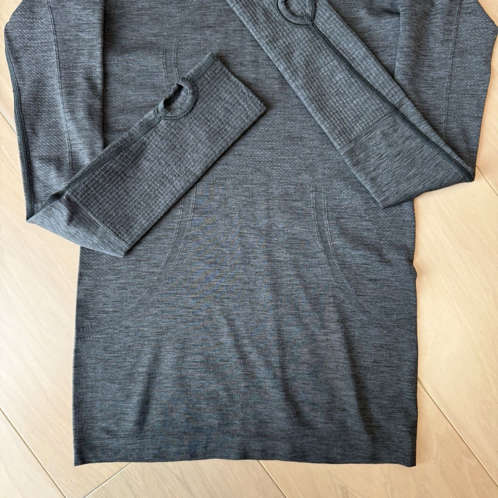 Lululemon Lululemon Metal Vent Shirt 4 Gray Yoga Workout Long Sleeve Size S / US 4 / IT 40 - 5 Thumbnail
