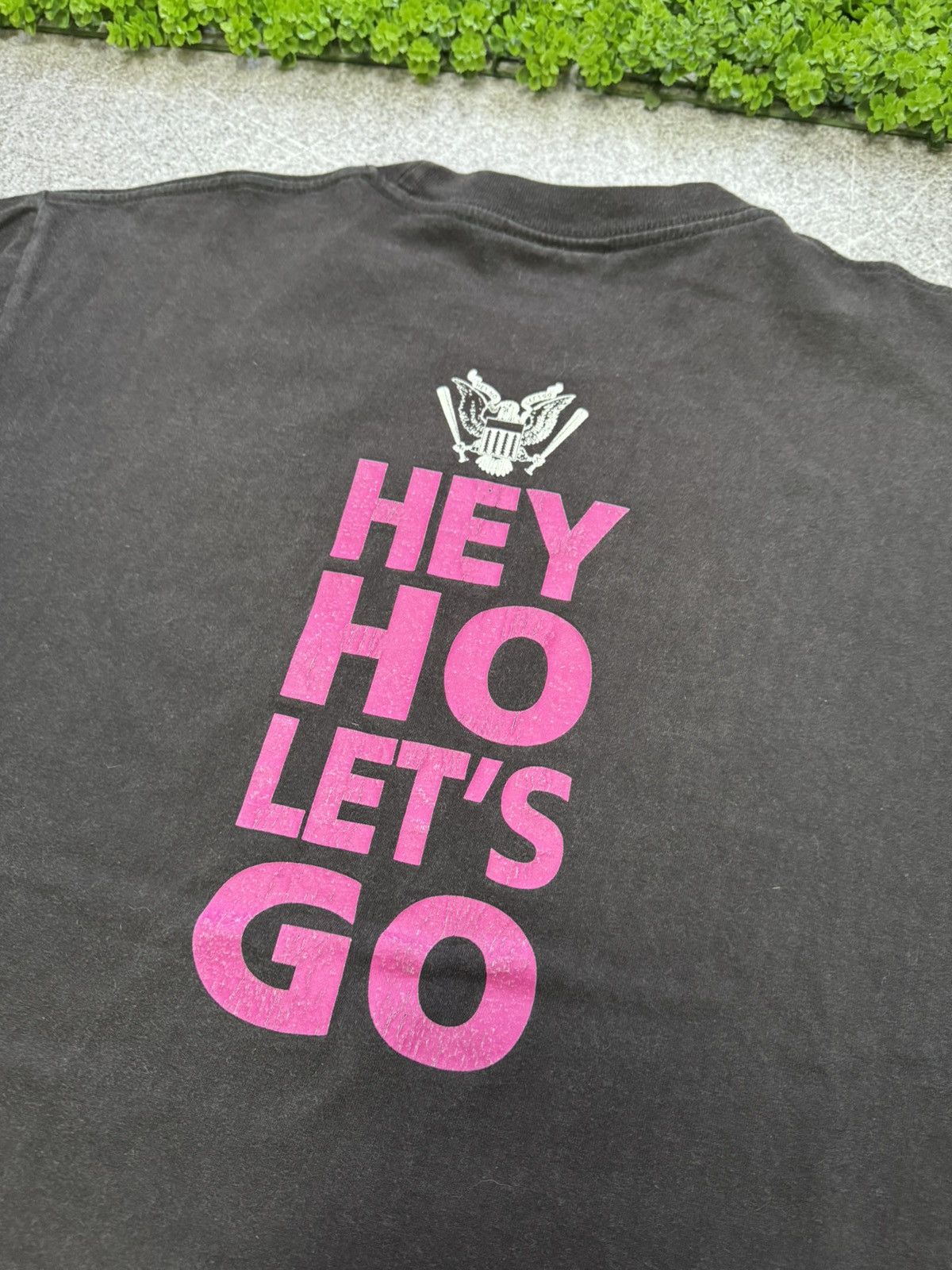Band Tees VINTAGE 90S RARE RAMONES HEY HO Lets GO TOUR T SHIRT Rock Size US L / EU 52-54 / 3 - 17 Thumbnail