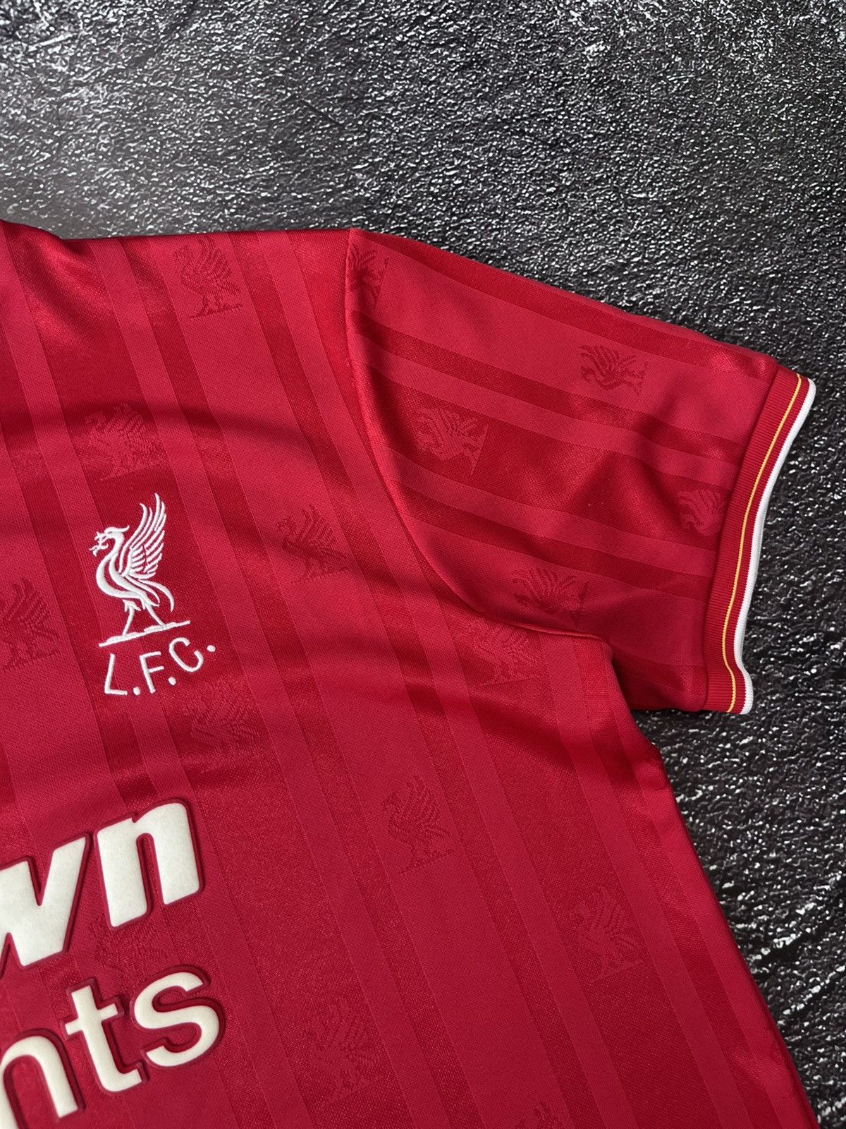 Vintage 1982-85 Liverpool F.L.C. Crown Paints shirt Jersey football Size US L / EU 52-54 / 3 - 2 Thumbnail