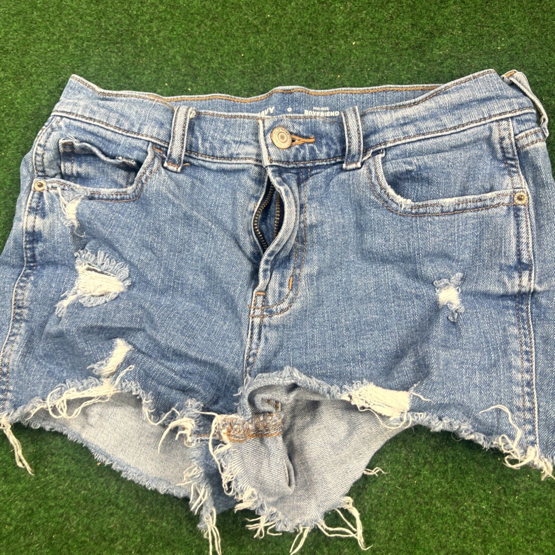 Old Navy Old Navy Boyfriend Cutoffs Jeans Shorts size 0 Blue Denim Mid Rise Raw Hem Size 34" / US 12 / IT 48 - 5 Thumbnail