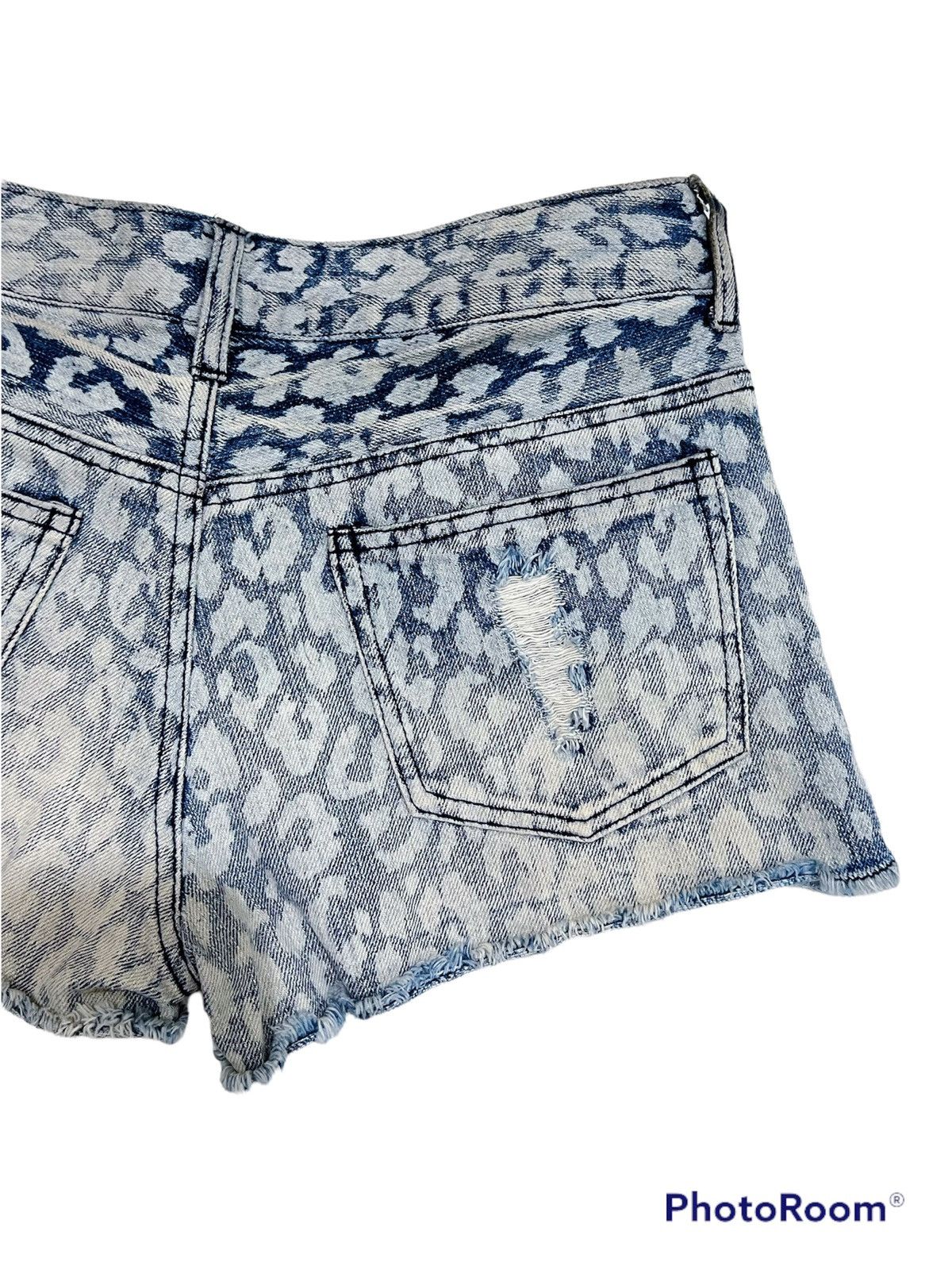 Japanese Brand Y2K Leopard denim shorts 🐆💗 Size 26" / US 2 / IT 38 - 4 Thumbnail