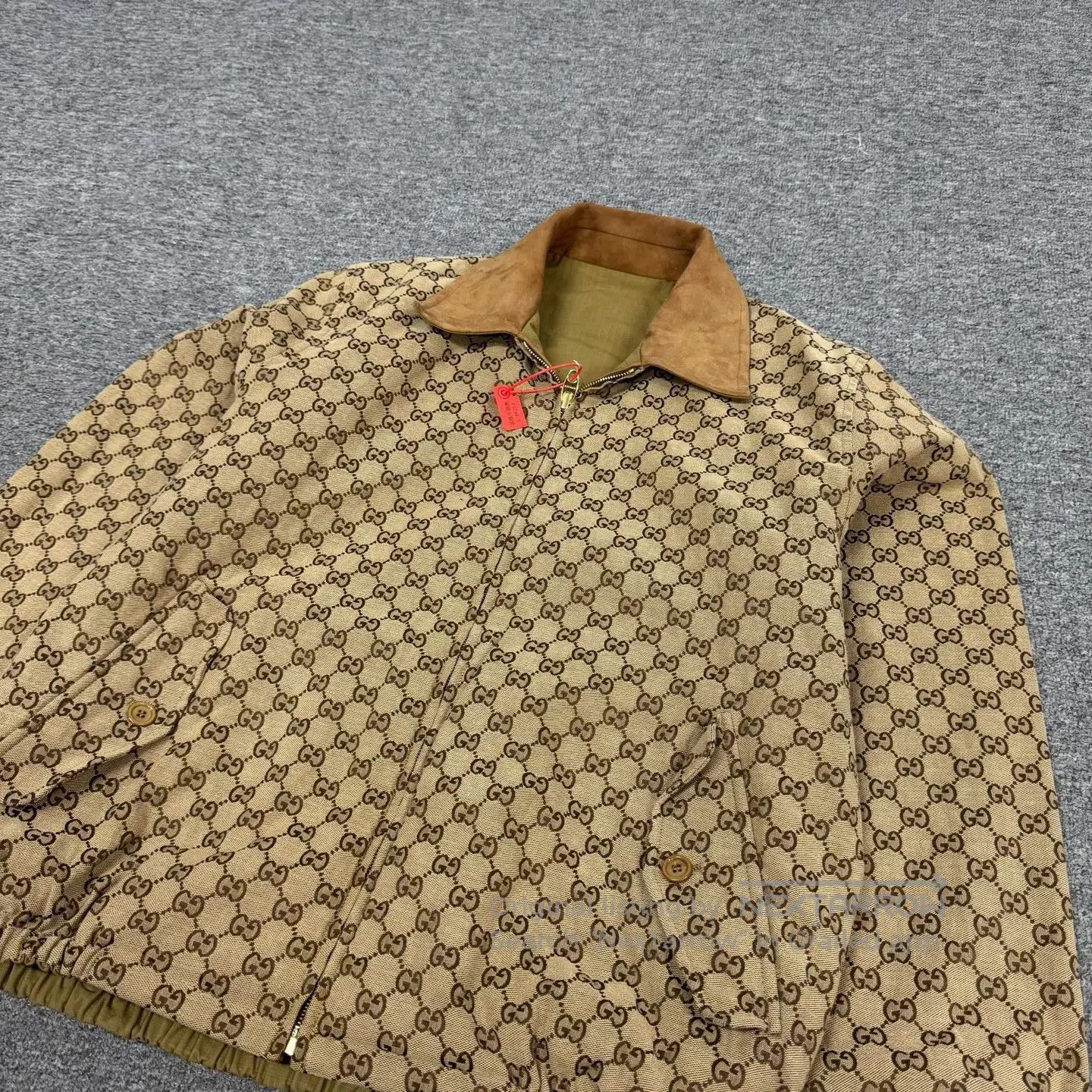 Gucci Guicci size 46 Aged-style collar; leather lapel; suitable f Size US S / EU 44-46 / 1 - 4 Thumbnail
