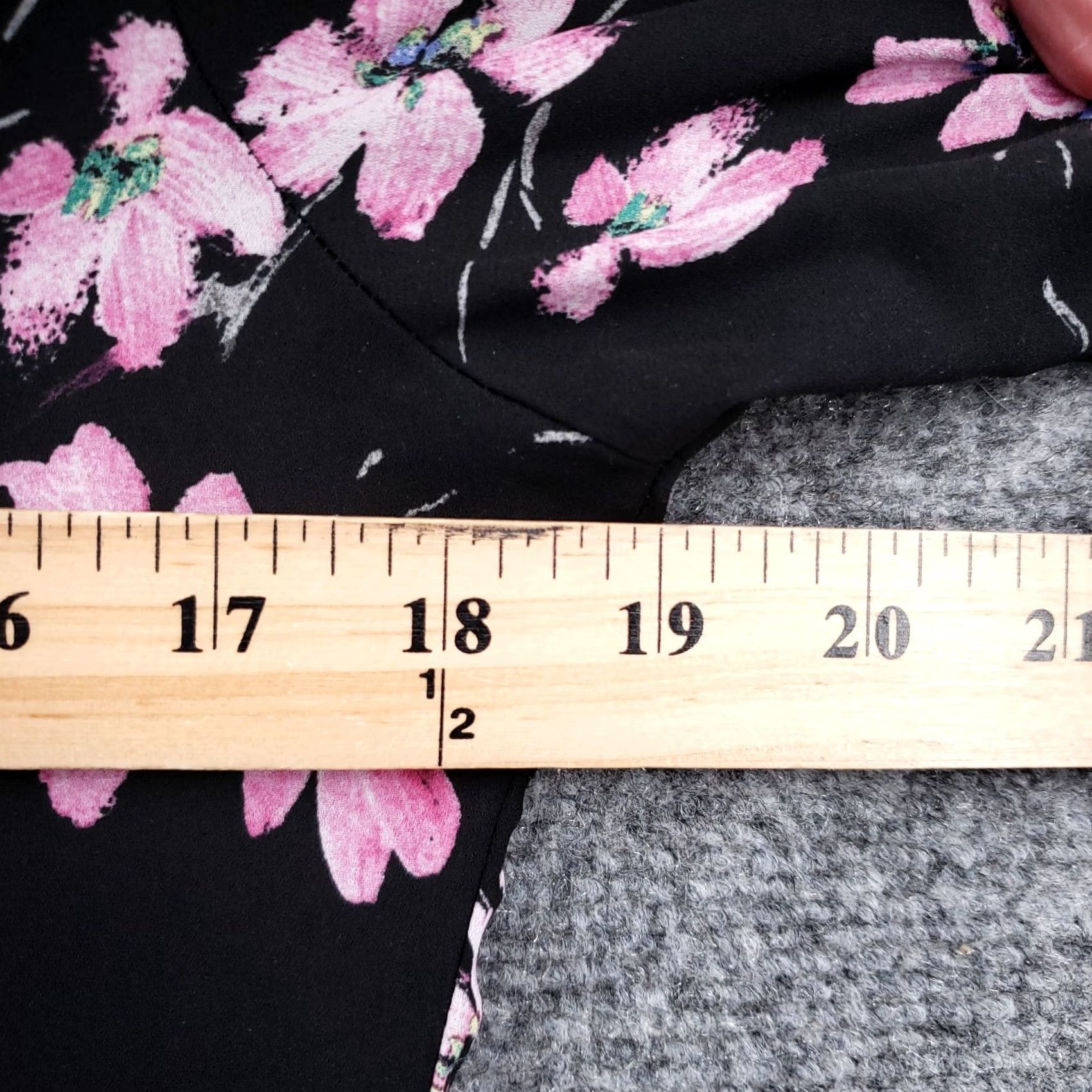 Express Express Womens XS Black Floral V Neck Blouse Button Long Sleeve Boho Pleated Size XS / US 0-2 / IT 36-38 - 6 Thumbnail