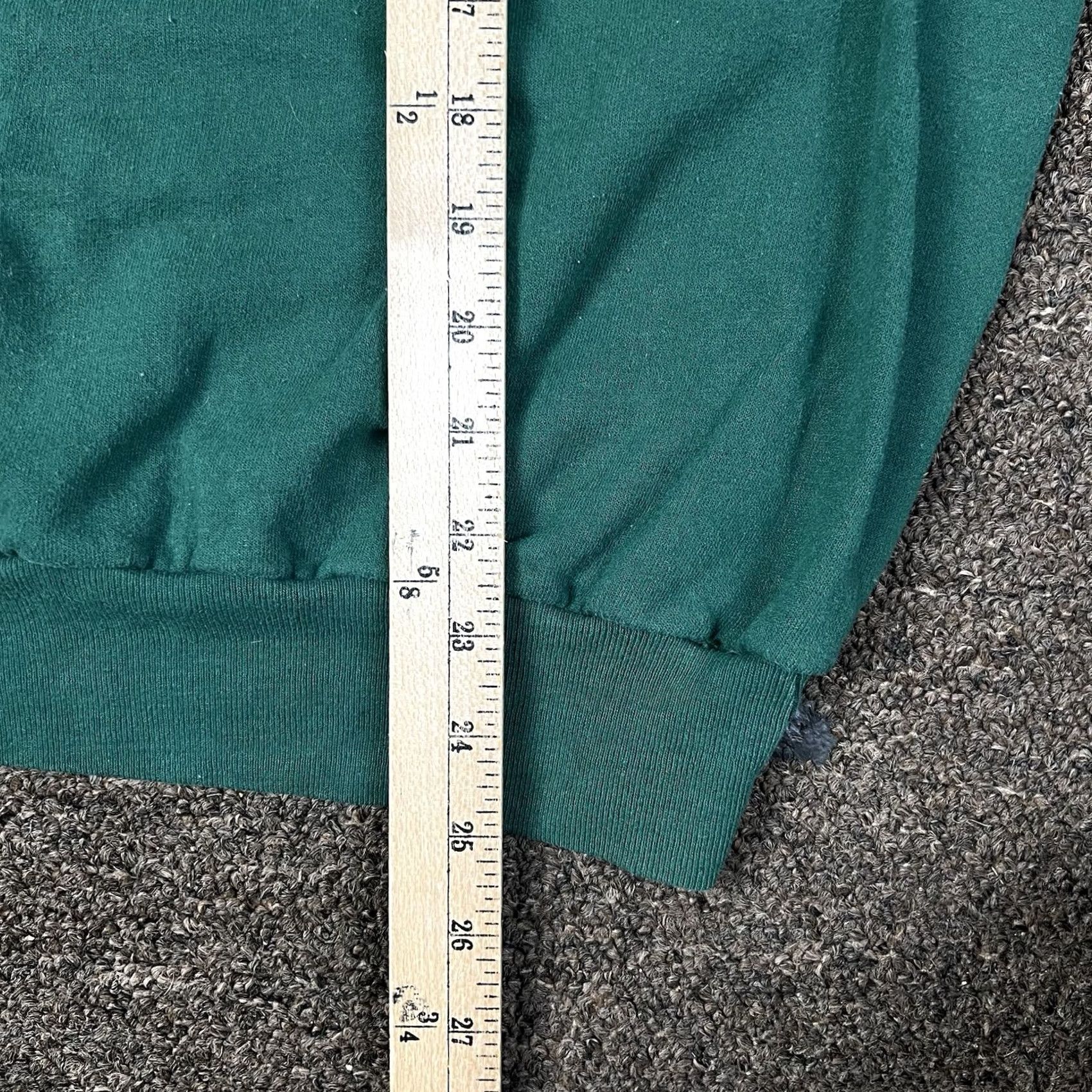 Disney VINTAGE Disney Tigger Graphic Crewneck Sweatshirt Medium Pullover Unisex Adults Green 90s Decade Shirt Size US M / EU 48-50 / 2 - 6 Thumbnail