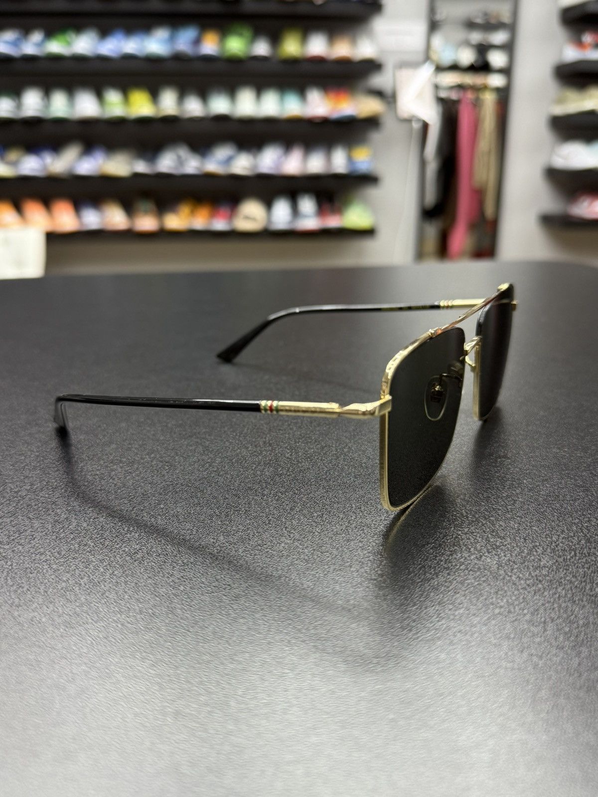 Gucci AUTHENTIC Men’s Gucci Gold Rim Sunglasses Size ONE SIZE - 1 Thumbnail