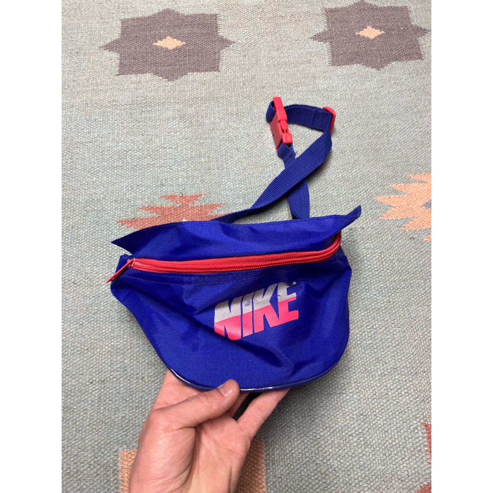 Nike VINTAGE Nike Fanny Pack Crossbody 90s Mens Gray NWOT NOS Zip Bag Size ONE SIZE - 2 Thumbnail