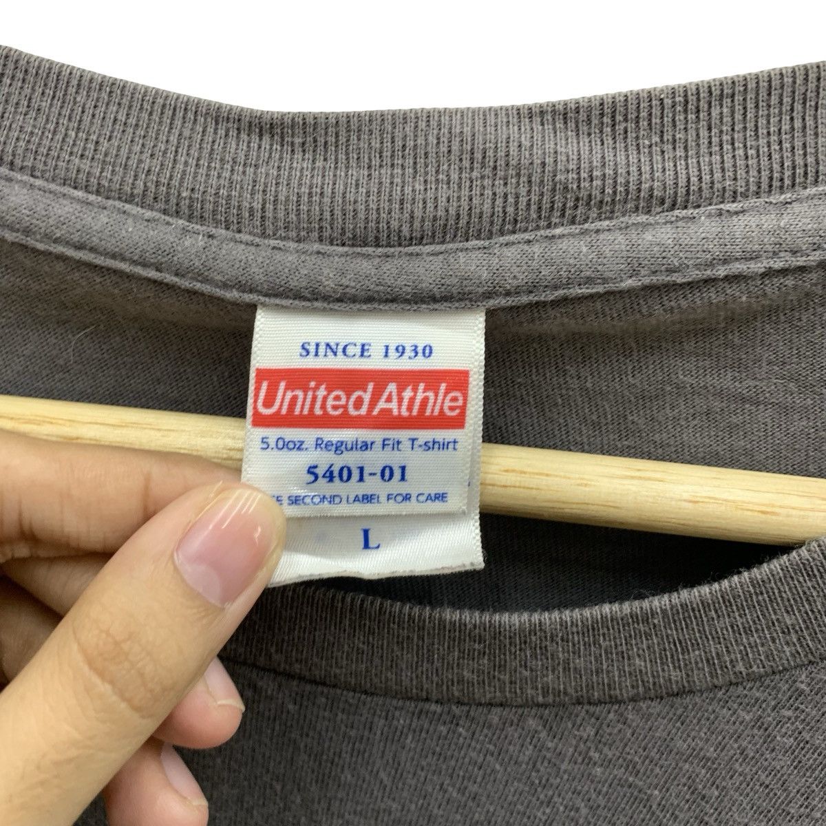 Vintage Vintage Japanese Streetwear Graphic Minimal Logo Tee Size US L / EU 52-54 / 3 - 10 Thumbnail