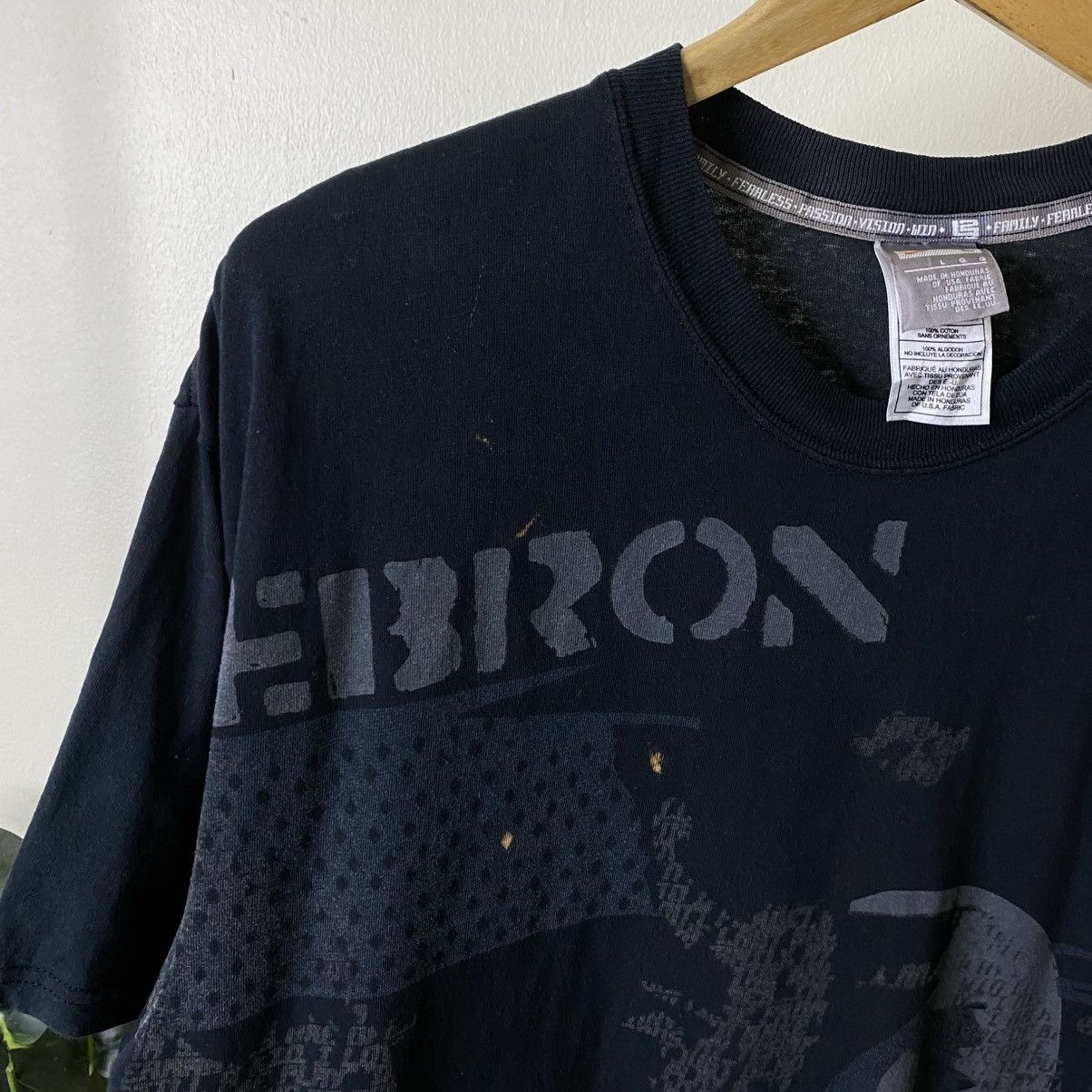 Nike Vintage 2000s Nike Lebron James Overprint NBA T Shirt Size US XL / EU 56 / 4 - 3 Thumbnail