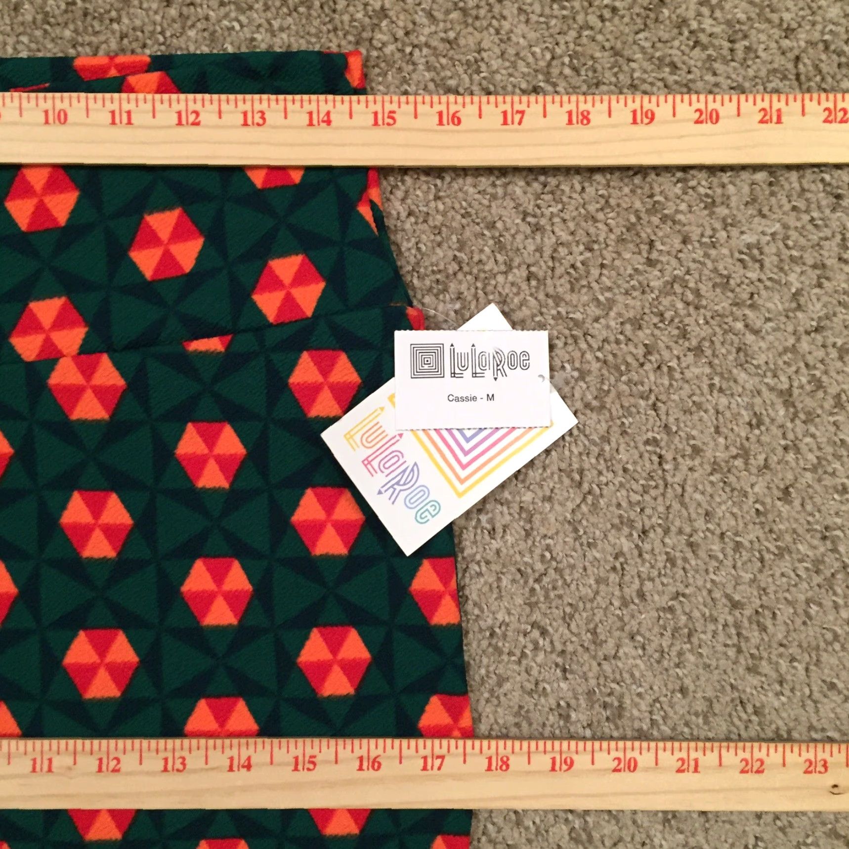 Vintage LuLaRoe Skirt Women Knee Length Geometric Green Medium M Unlined Pull On Casual Pencil Size 32" / US 10 / IT 46 - 3 Thumbnail