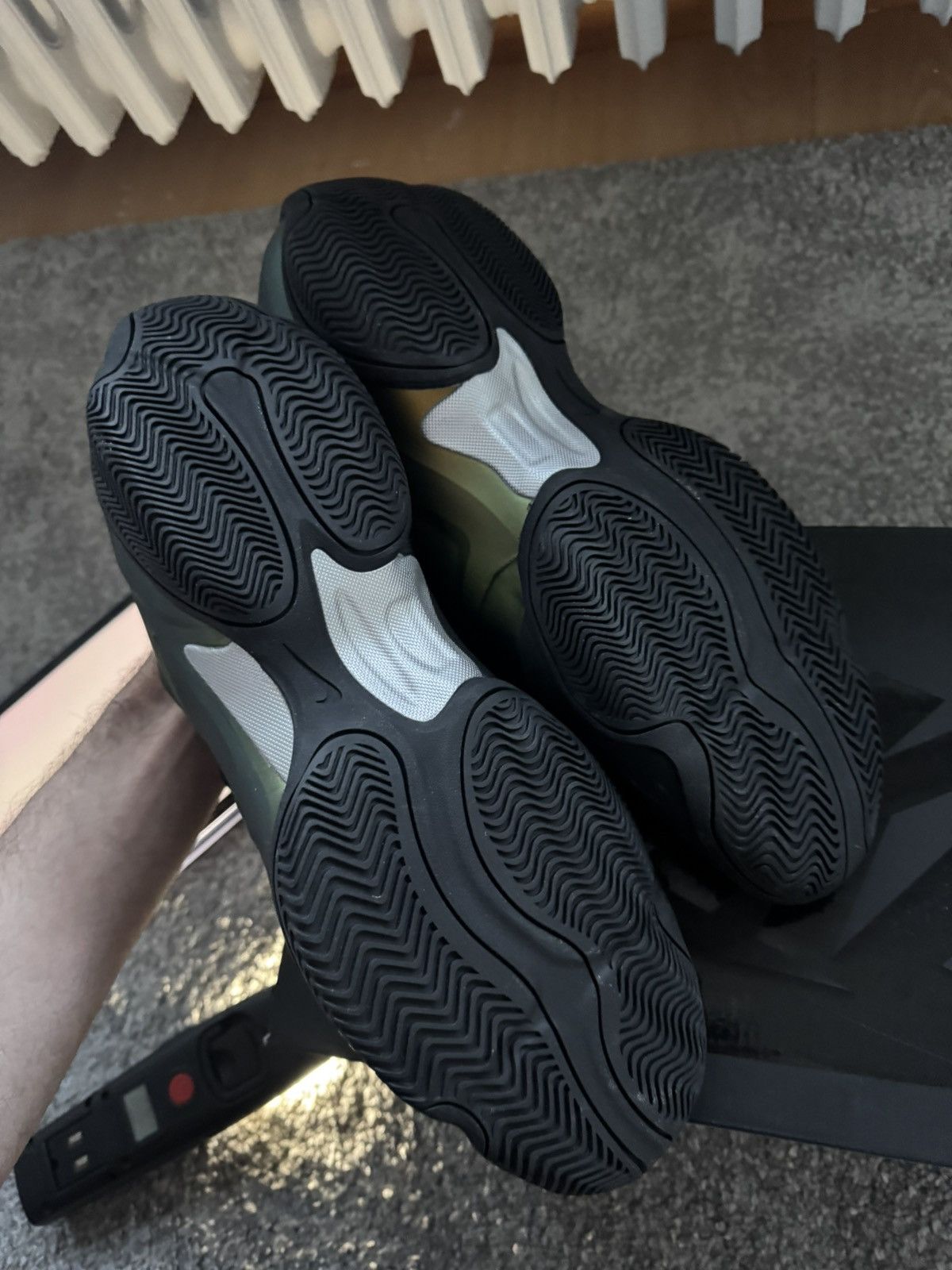 Nike × Supreme Nike x Supreme Air Zoom Courtposite Metallic Gold Size US 15 / EU 48 - 3 Thumbnail