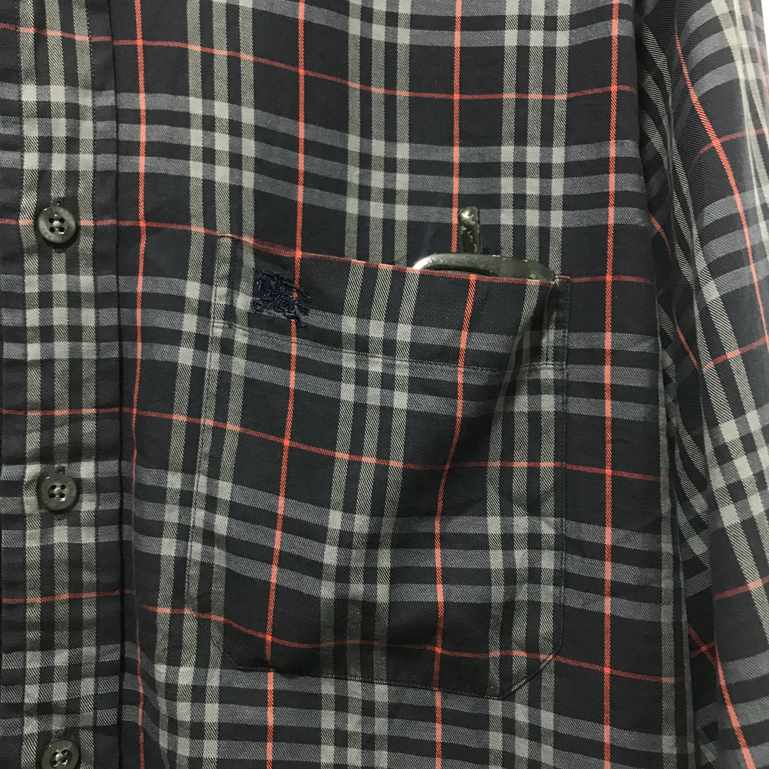 Burberry VINTAGE BURBERRY LONDON DARK NAVY NOVA CHECK BUTTON UP SHIRT Size US M / EU 48-50 / 2 - 4 Thumbnail