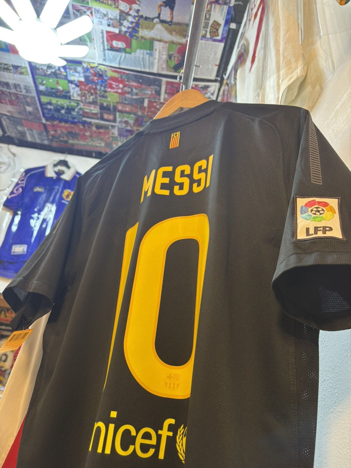 Nike 2011-2012 FC Barcelona Away Kit MESSI 10 Size US L / EU 52-54 / 3 - 3 Thumbnail