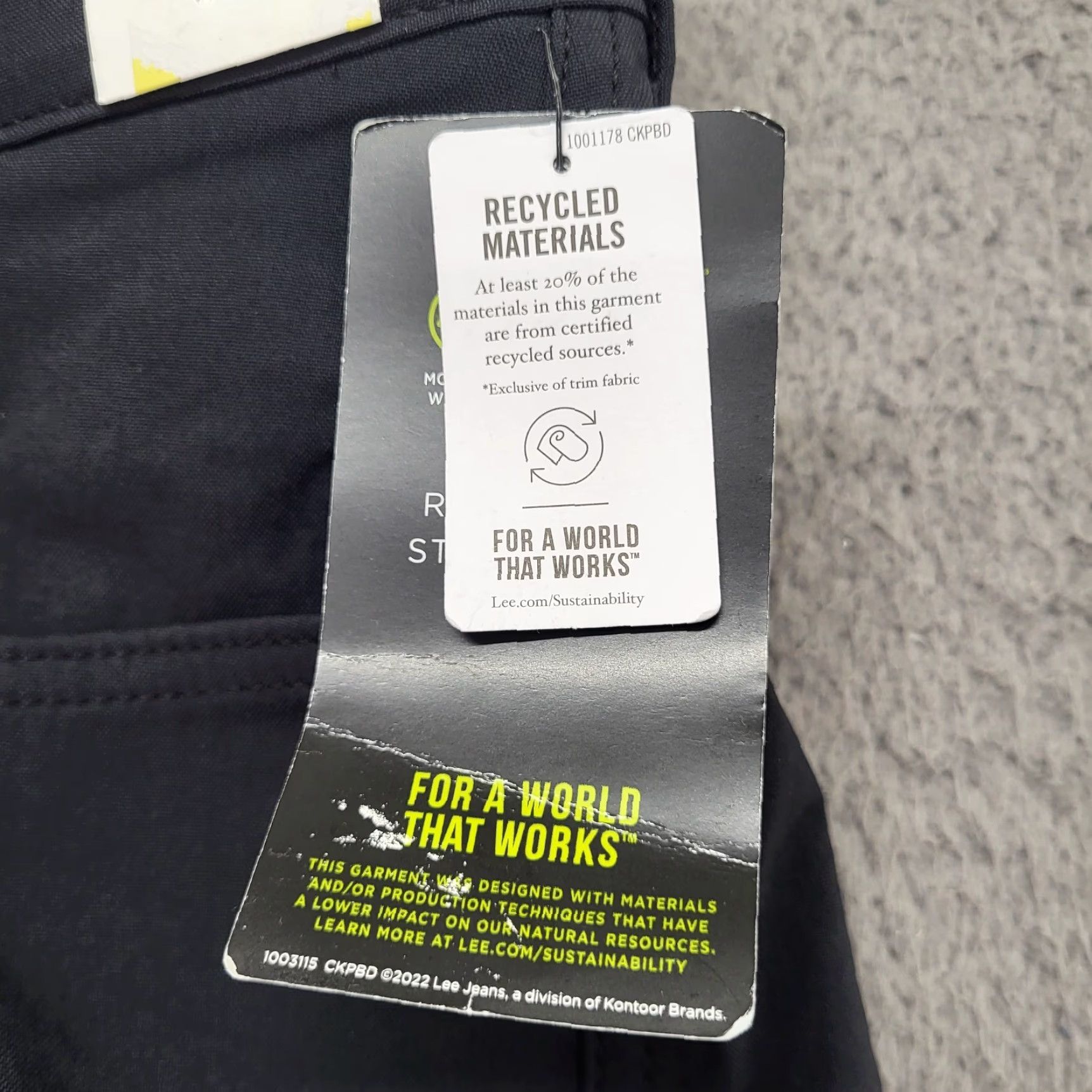 Lee **LEE Men's Regular Fit Straight Leg Pants Size 38 Black Wicking** User: **LEE Men's Black Regular Fit Straight Leg Pants Size 38 Wicking** Size US 38 / EU 54 - 2 Thumbnail