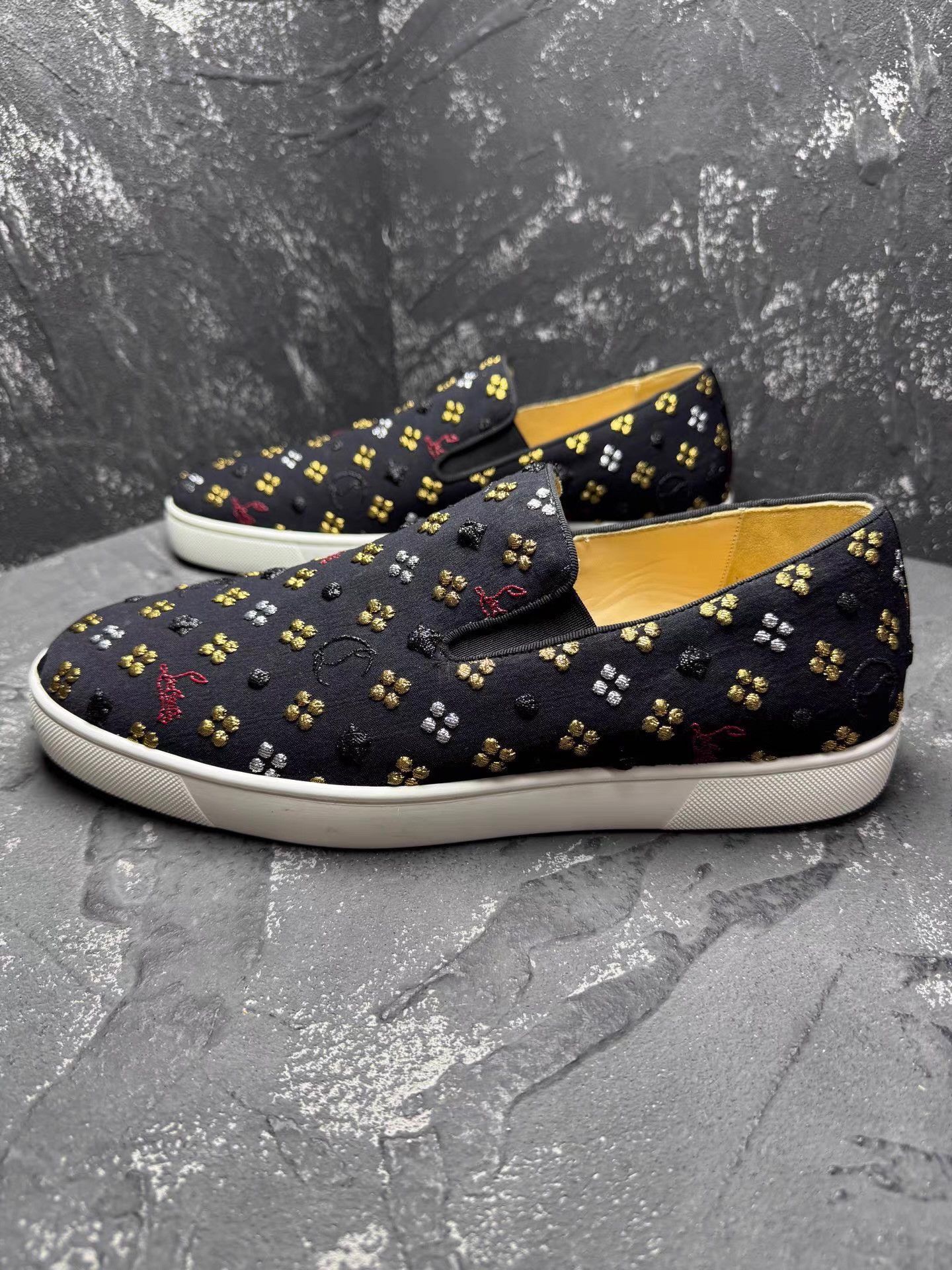 Clarks ChristianLouboutinEmbroideredWovenAll-OverPrintSlip-Ons Q10 Size US 10 / EU 43 - 2 Thumbnail
