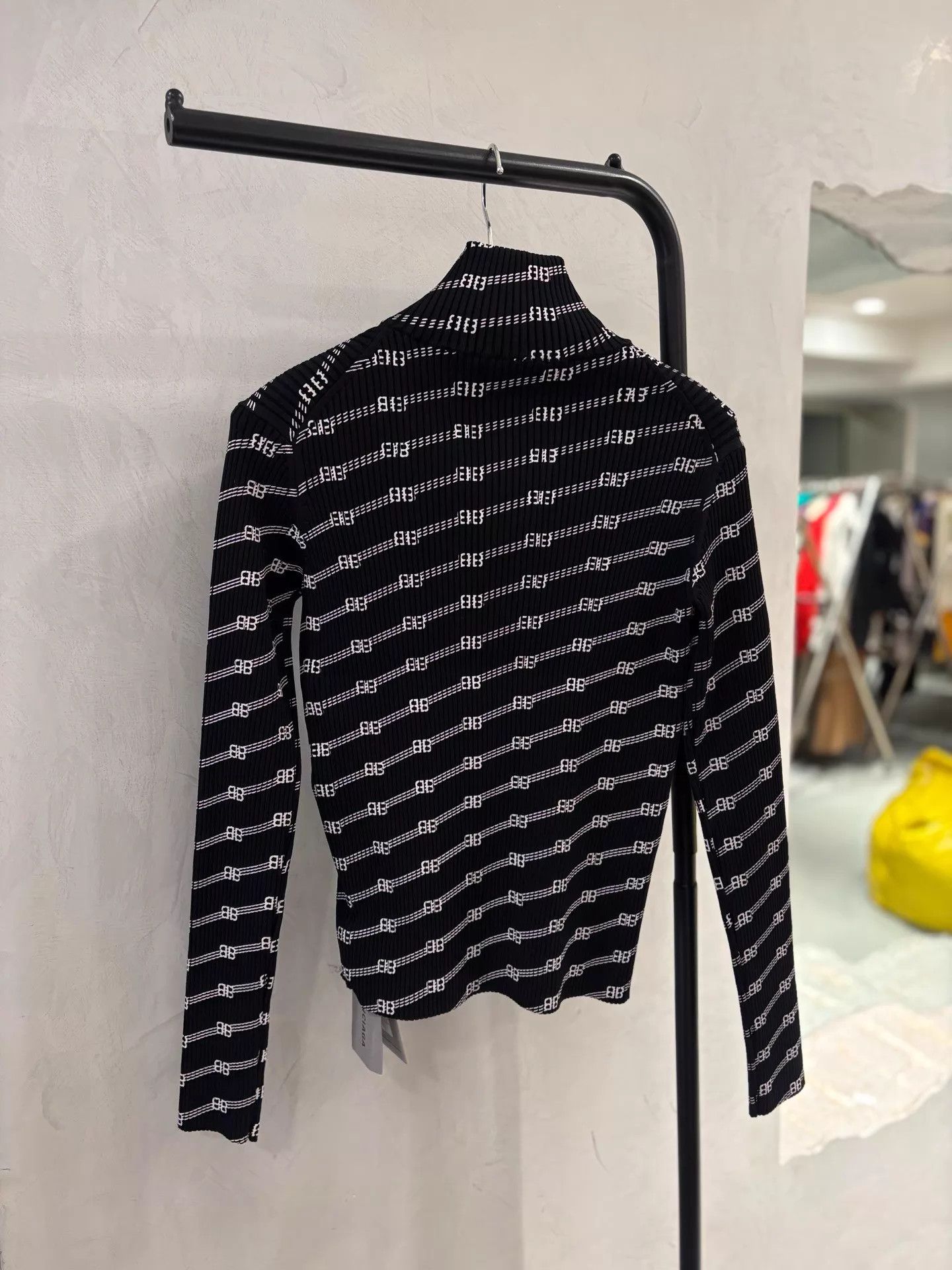 Balenciaga Balenciaga All-Over Double B Fitted Top New With Tags XS,M Size XS / US 0-2 / IT 36-38 - 2 Thumbnail