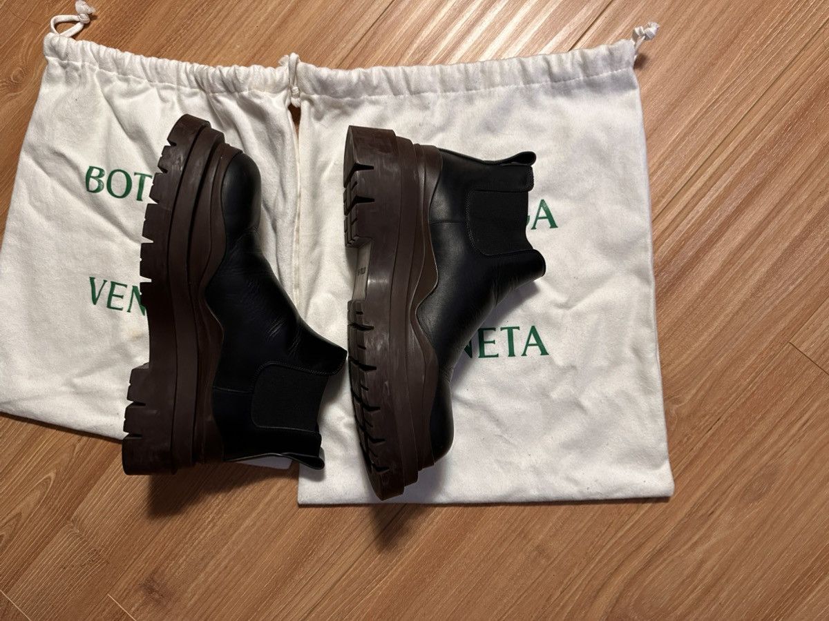 Bottega Veneta Bottega Veneta Black and Brown Tire Chelsea Boots Size US 7 / EU 40 - 2 Thumbnail