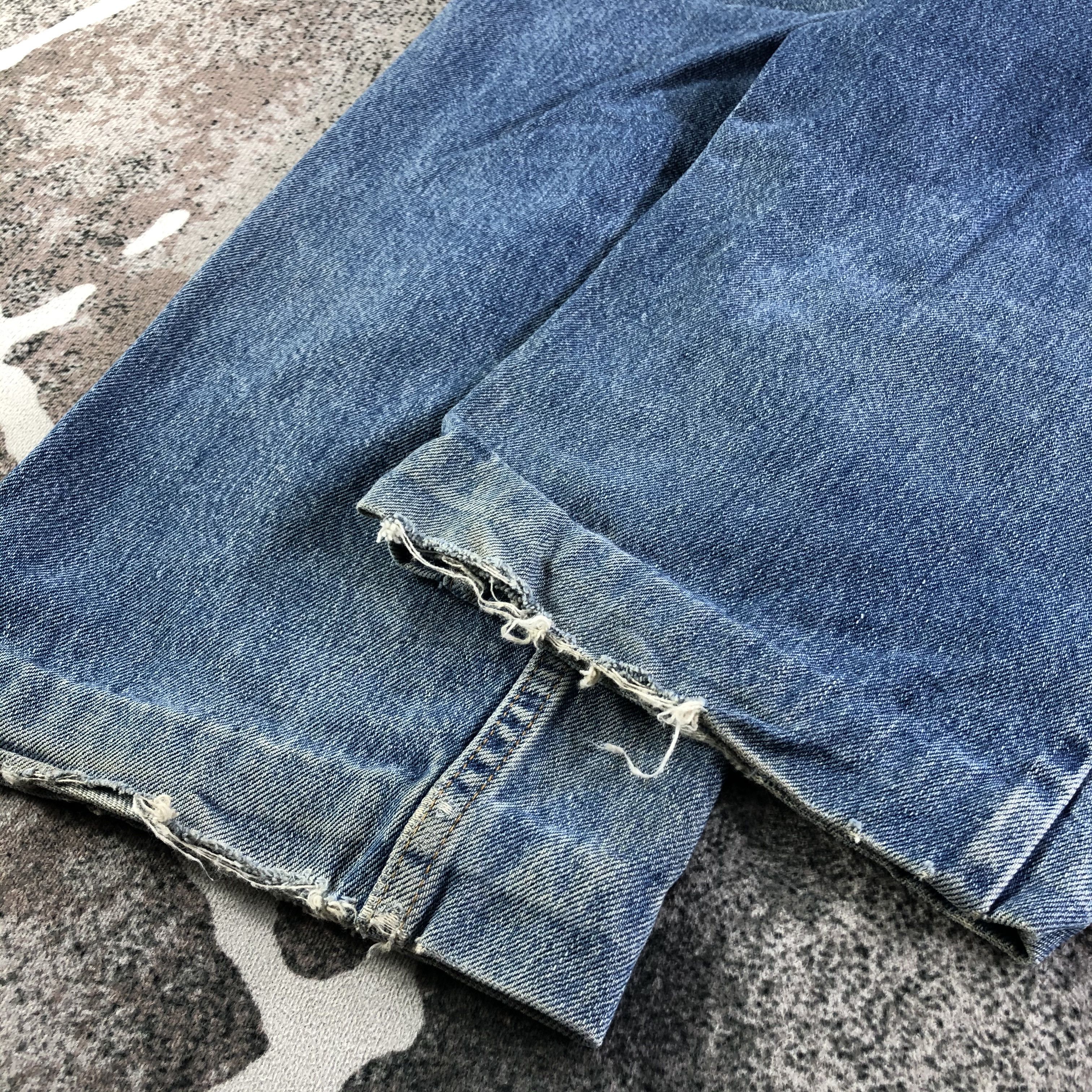 Levi's Vintage Levis 613 Jeans Faded Blue Denim KJ2985 Size US 29 - 6 Thumbnail