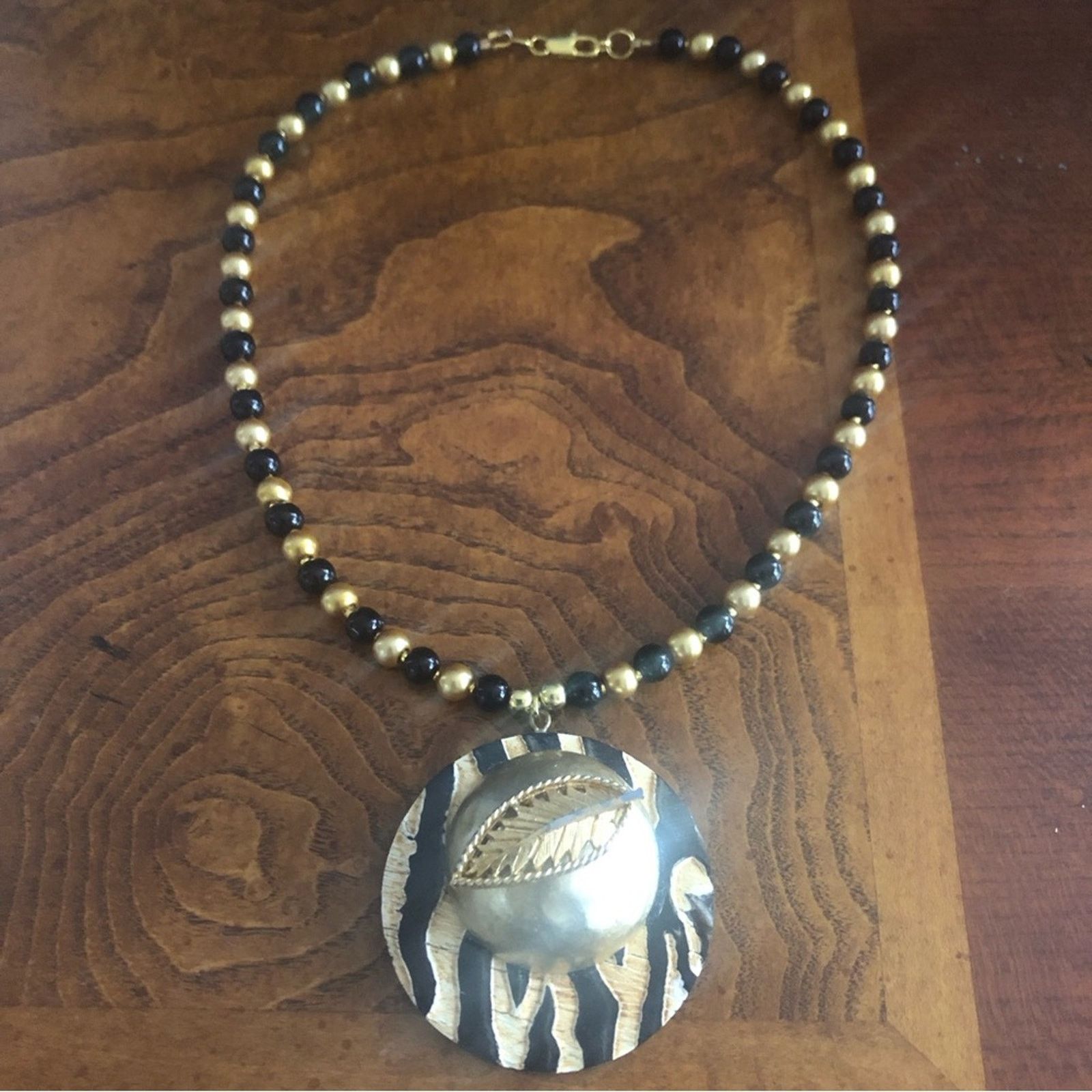 Handmade Handcrafted repurpose jungle inspired pendant Pearl necklace Size ONE SIZE - 10 Thumbnail