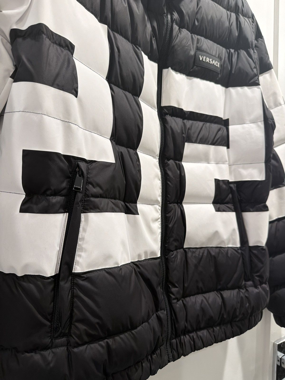 Versace Versace Black White Logo Puffer Jacket – Size 48/M Used Size US M / EU 48-50 / 2 - 7 Thumbnail