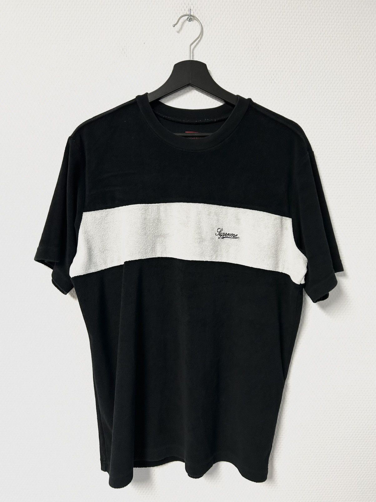 Supreme Supreme - SS18 Chest Stripe Terry Tee Schwarz🖤🤍 Size US M / EU 48-50 / 2 - 1 Thumbnail