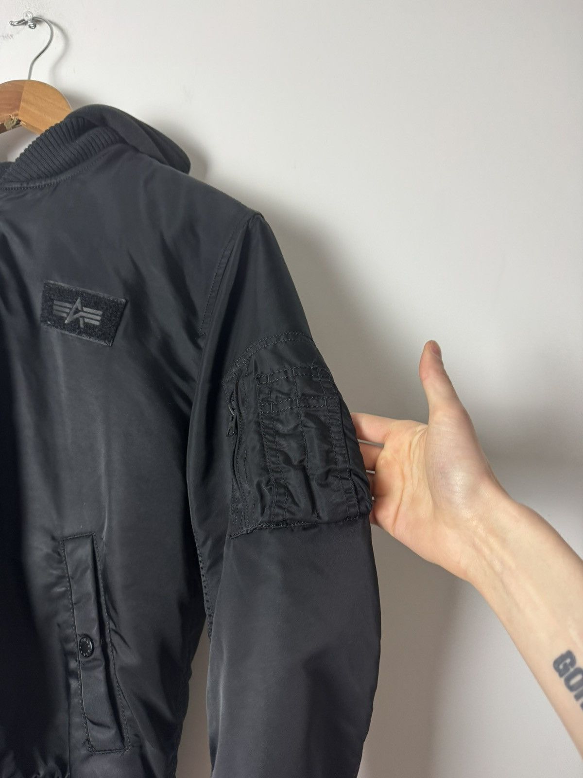 Alpha Industries Alpha Industries Hooded MA-1 Bomber Jacket Black Logo Back Size US S / EU 44-46 / 1 - 6 Thumbnail