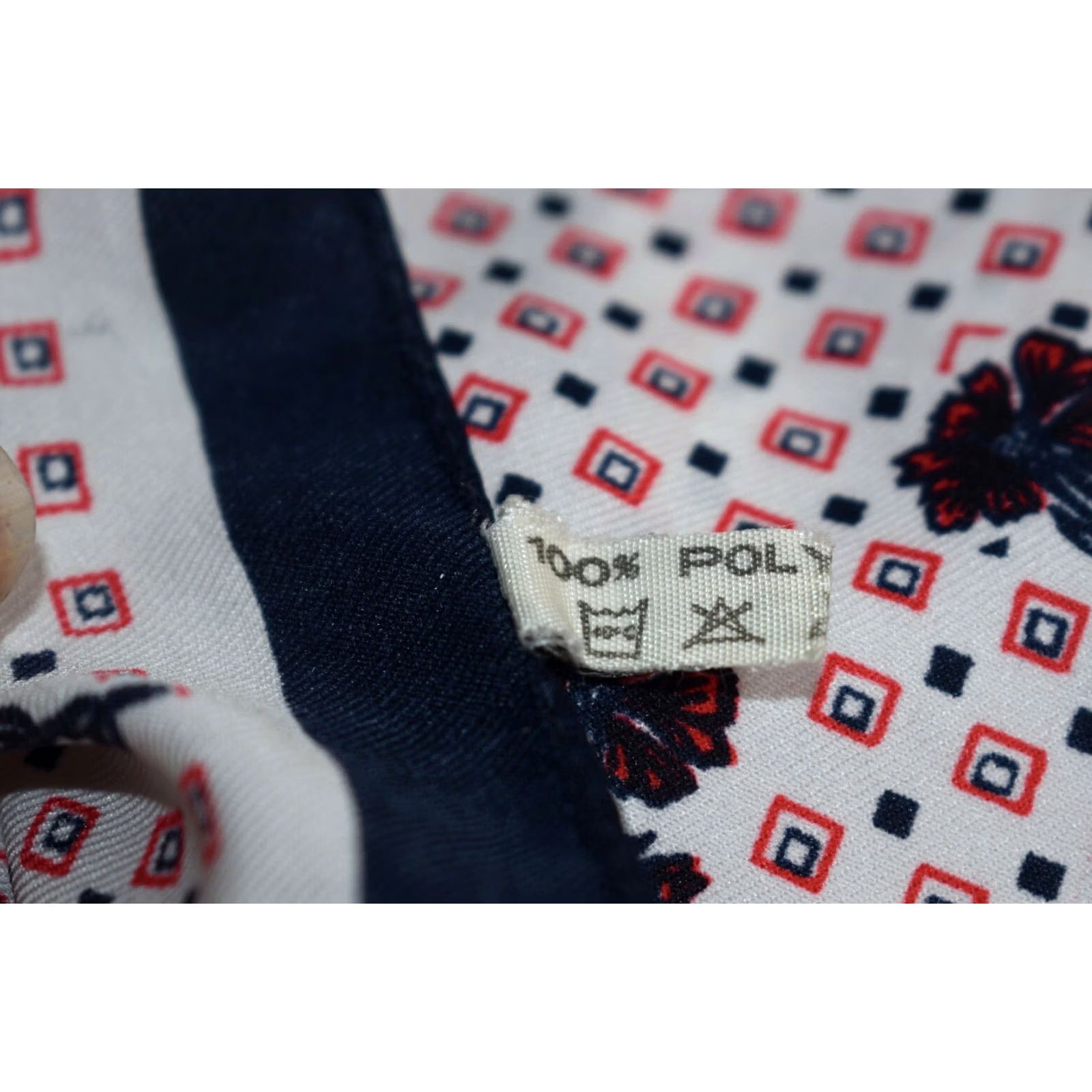 Vintage Vintage Andre Alexander Headscarf Squared Scarf White Blue Red Polyester Geometric 1980s Women Scarfe Accessories Clothing European MCM Size ONE SIZE - 5 Thumbnail