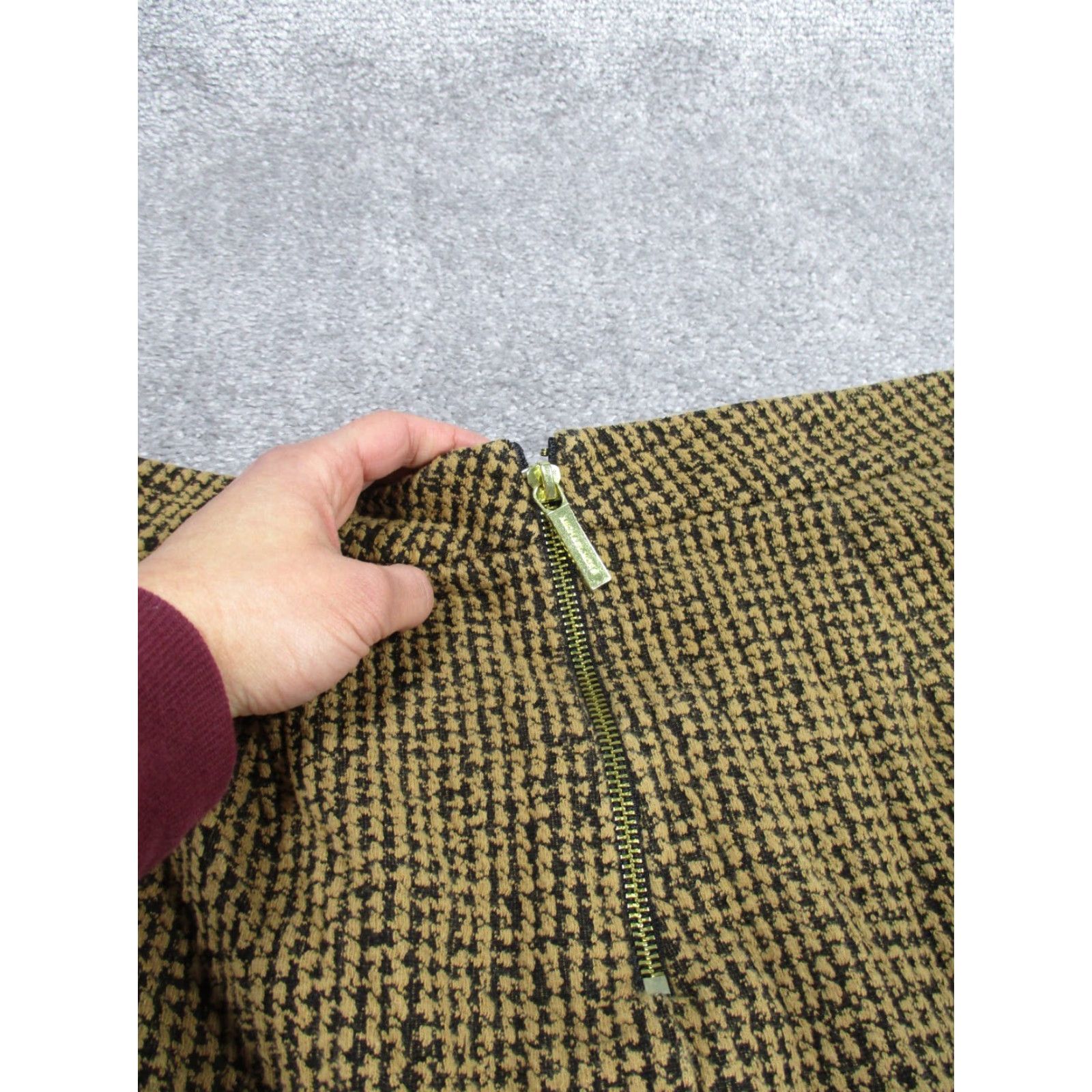 Michael Kors VINTAGE Michael Kors Pencil Skirt Women S Brown Cotton Blend Zipper Knee Length Straight & Pencil 90s/Multi-Occasion Mens? Womens Size 28" / US 6 / IT 42 - 8 Thumbnail