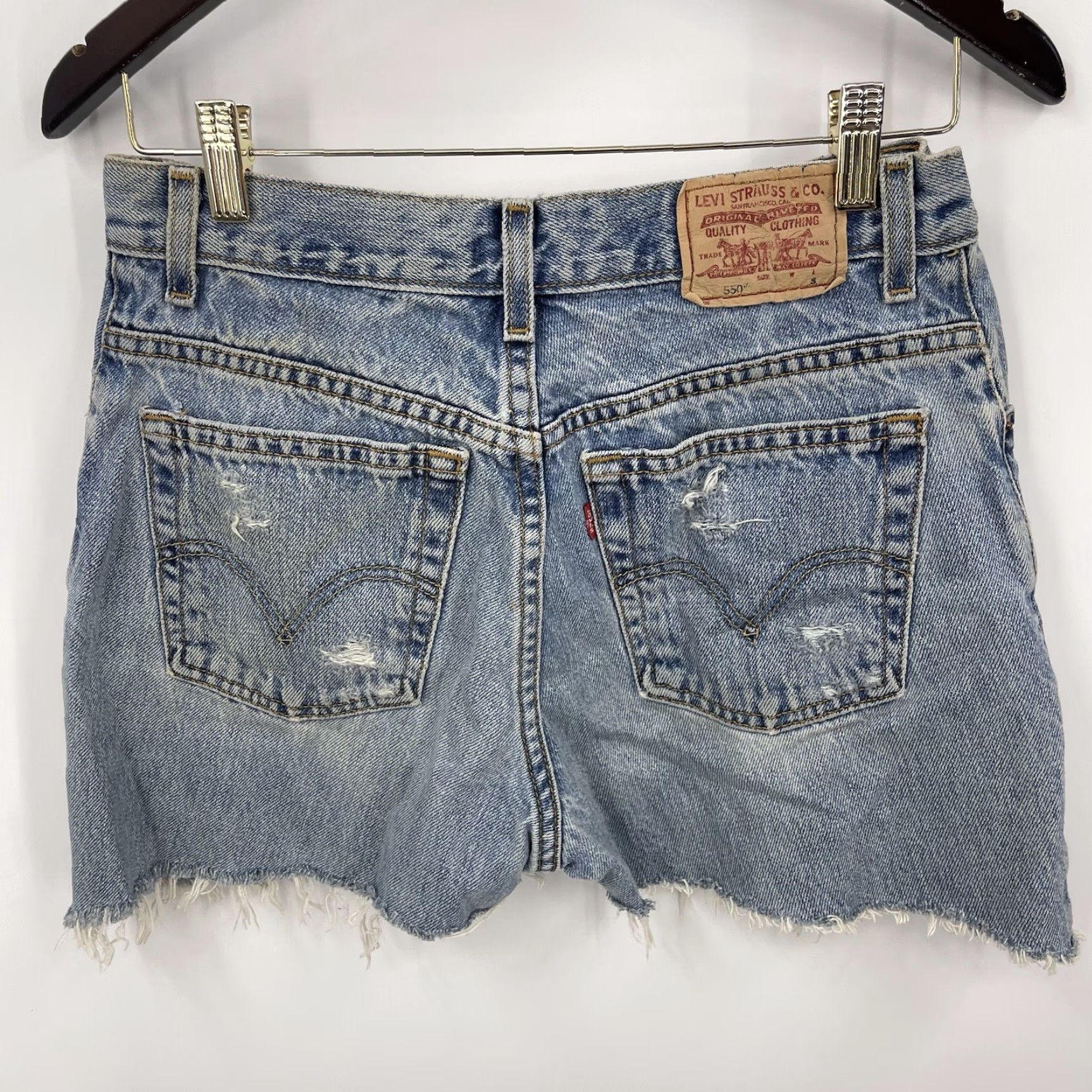 Levi's VINTAGE Levi's Shorts Women M 550 High Rise Cut-Off Denim 90s USA blue 2" inseam Regular fit Mens Women Girls Size 32" / US 10 / IT 46 - 4 Thumbnail