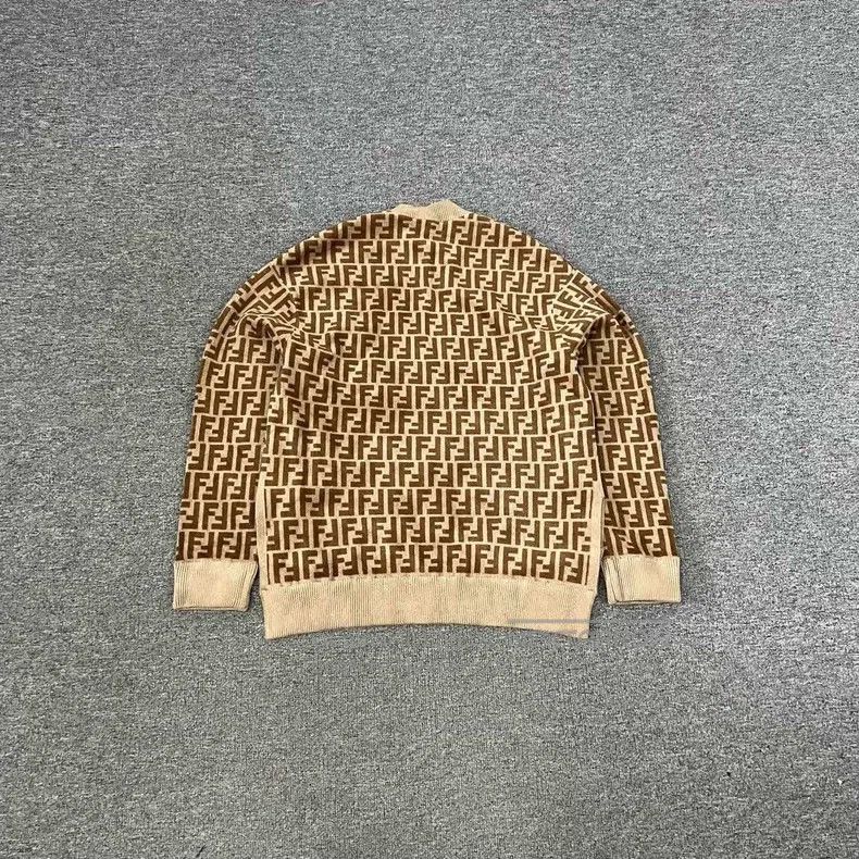 Fendi Fendi Logo Embossed Fleece Sweatshirt Size XS / US 0-2 / IT 36-38 - 2 Thumbnail