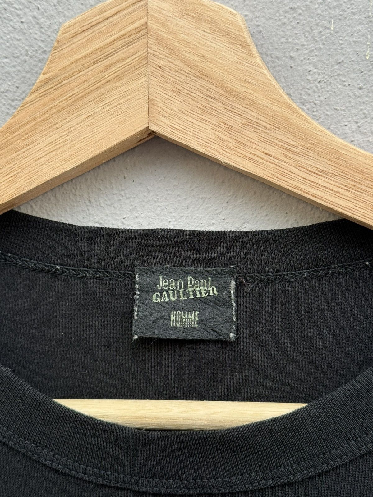 Jean Paul Gaultier Vintage JEAN PAUL GAULTIER HOMME Shoulder Print Tee Size US S / EU 44-46 / 1 - 4 Thumbnail