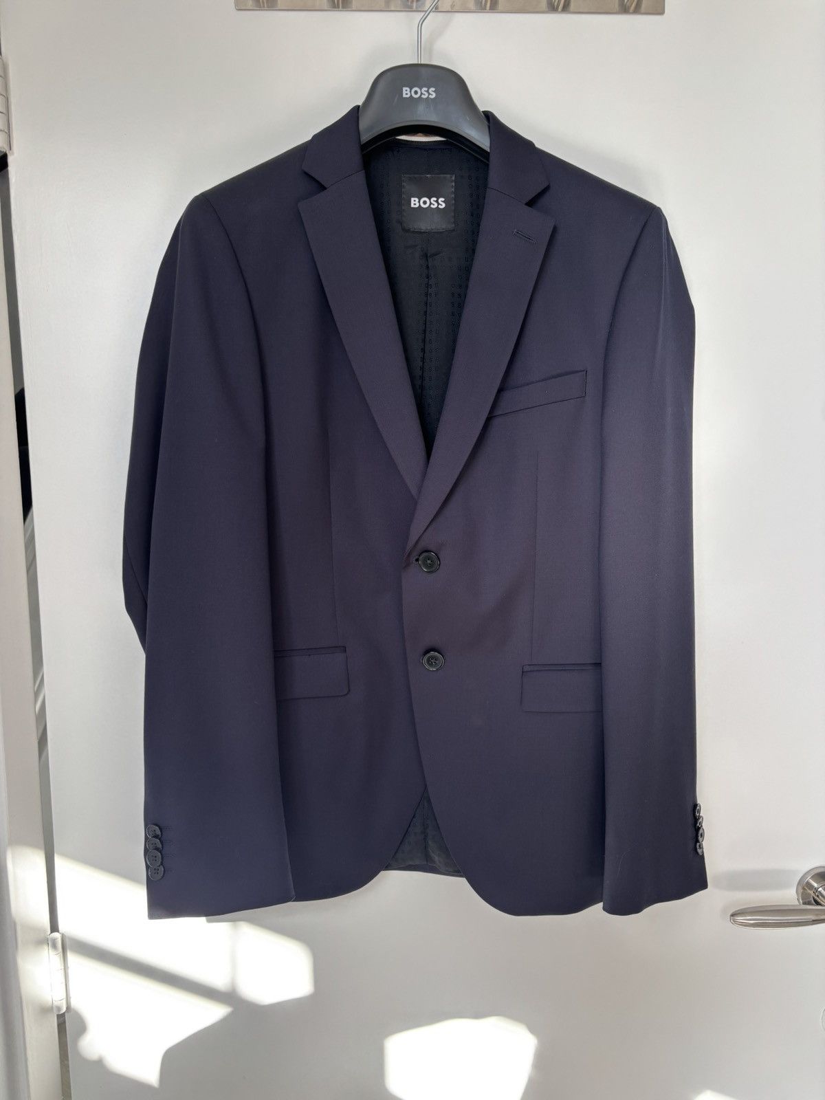 Hugo Boss Boss suit worn one time, blazer and trouser Size 46R - 1 Thumbnail