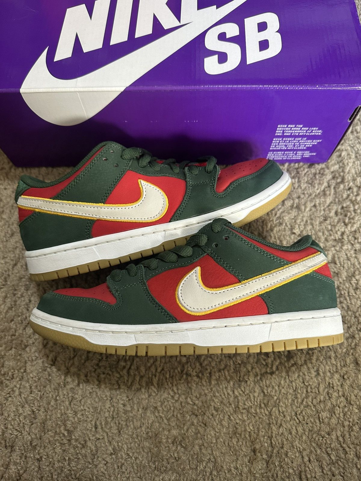 Nike SB Size 6 - Nike SB Dunk Low Pro PRM Seattle Supersonics Size US 6 / EU 39 - 1 Thumbnail