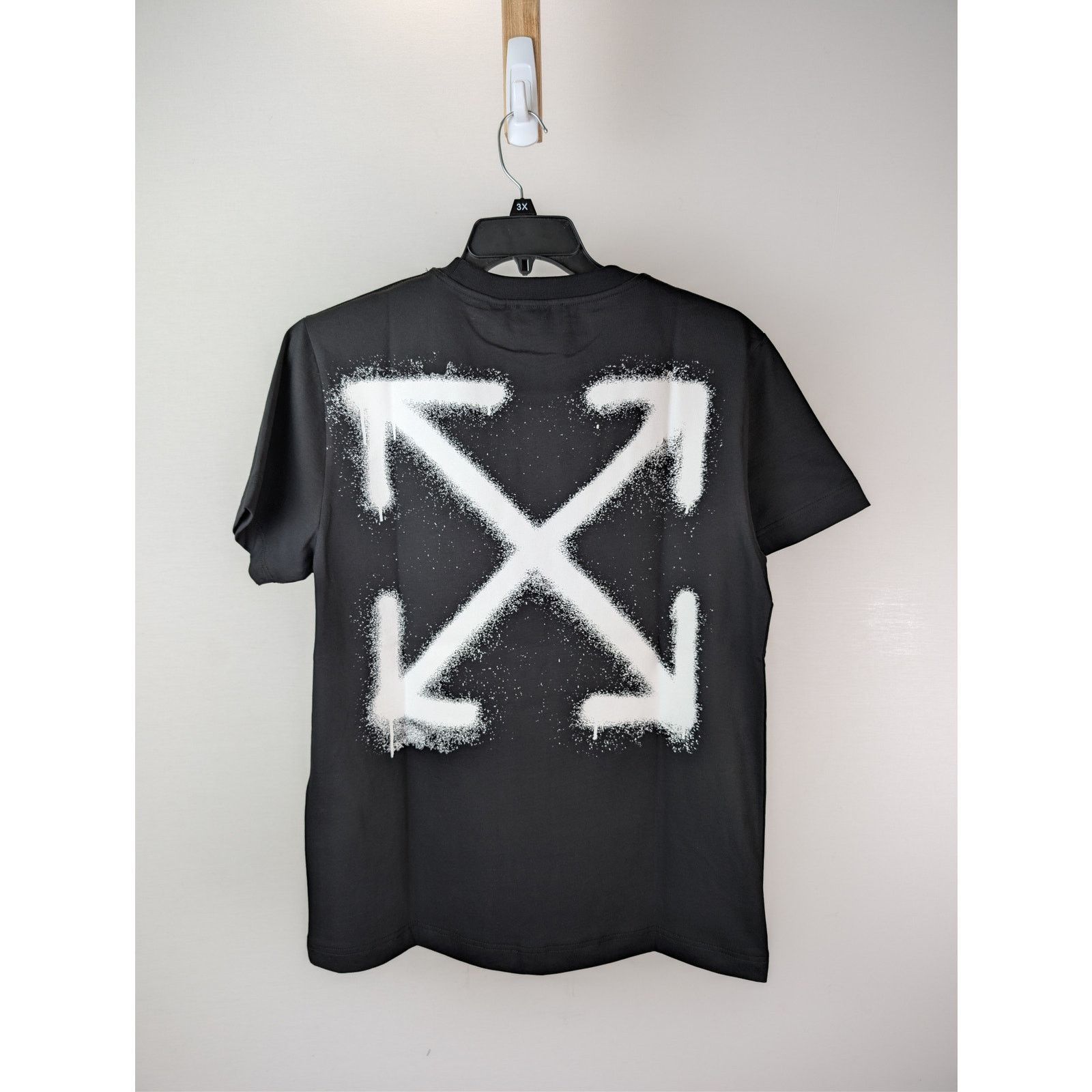 Off-White o1rshd1 Spray Can Arrow Slim S/S T-Shirt in Black Size US M / EU 48-50 / 2 - 16 Thumbnail