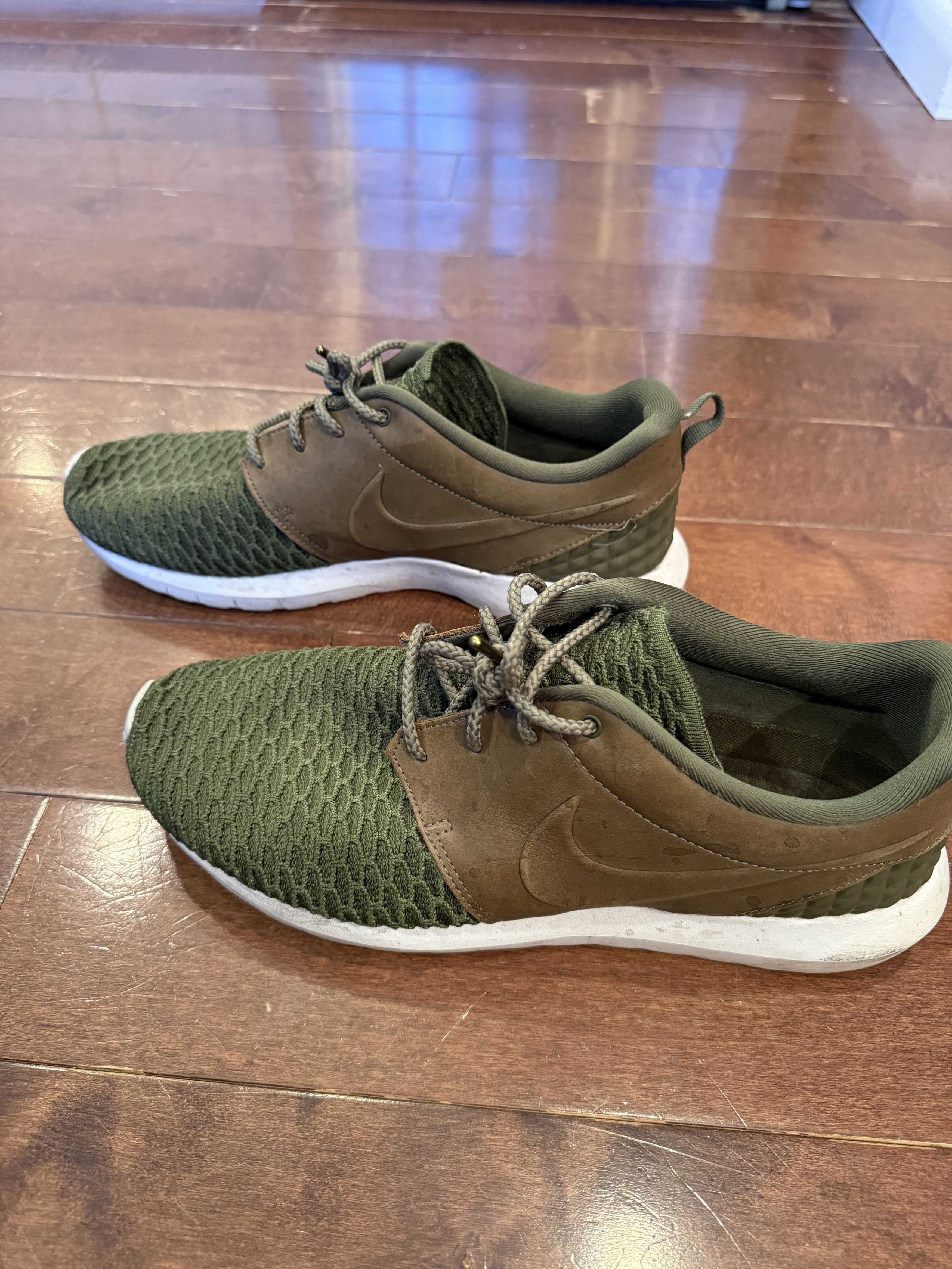 Nike Nike Roshe Run Size 11 Size US 11 / EU 44 - 3 Thumbnail