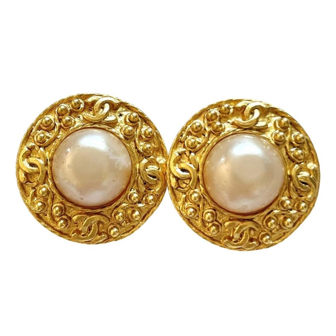 Chanel Vintage CHANEL round earrings with CC mark golden frames Size ONE SIZE - 1 Thumbnail