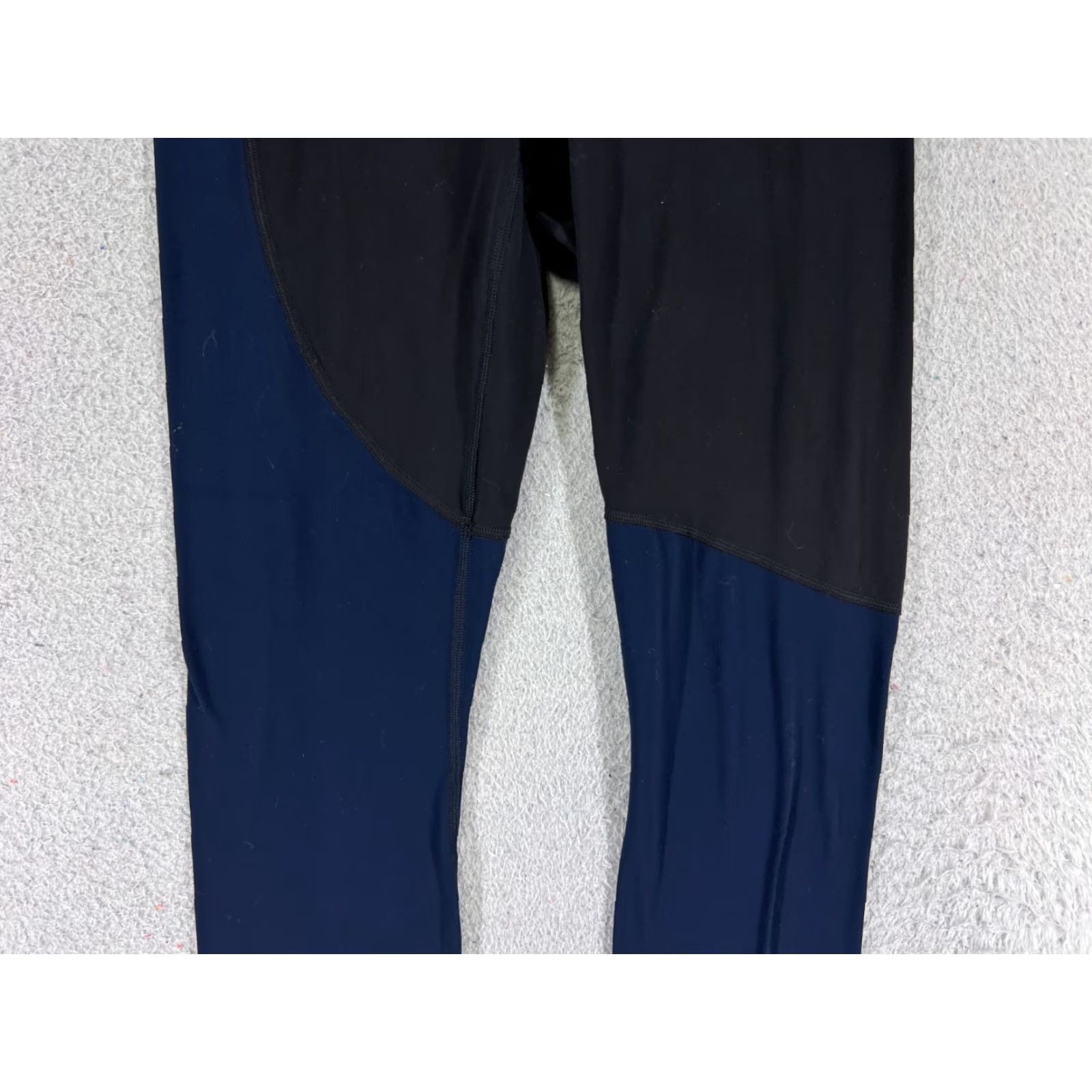 Lululemon Lululemon Pants Womens 4 Black Blue Nulu Colour Block High-Rise Crop 23" Pants Womens 4 Black Blue Nulu Colour Block High-Rise Crop 23" Size 27" / US 4 / IT 40 - 3 Thumbnail