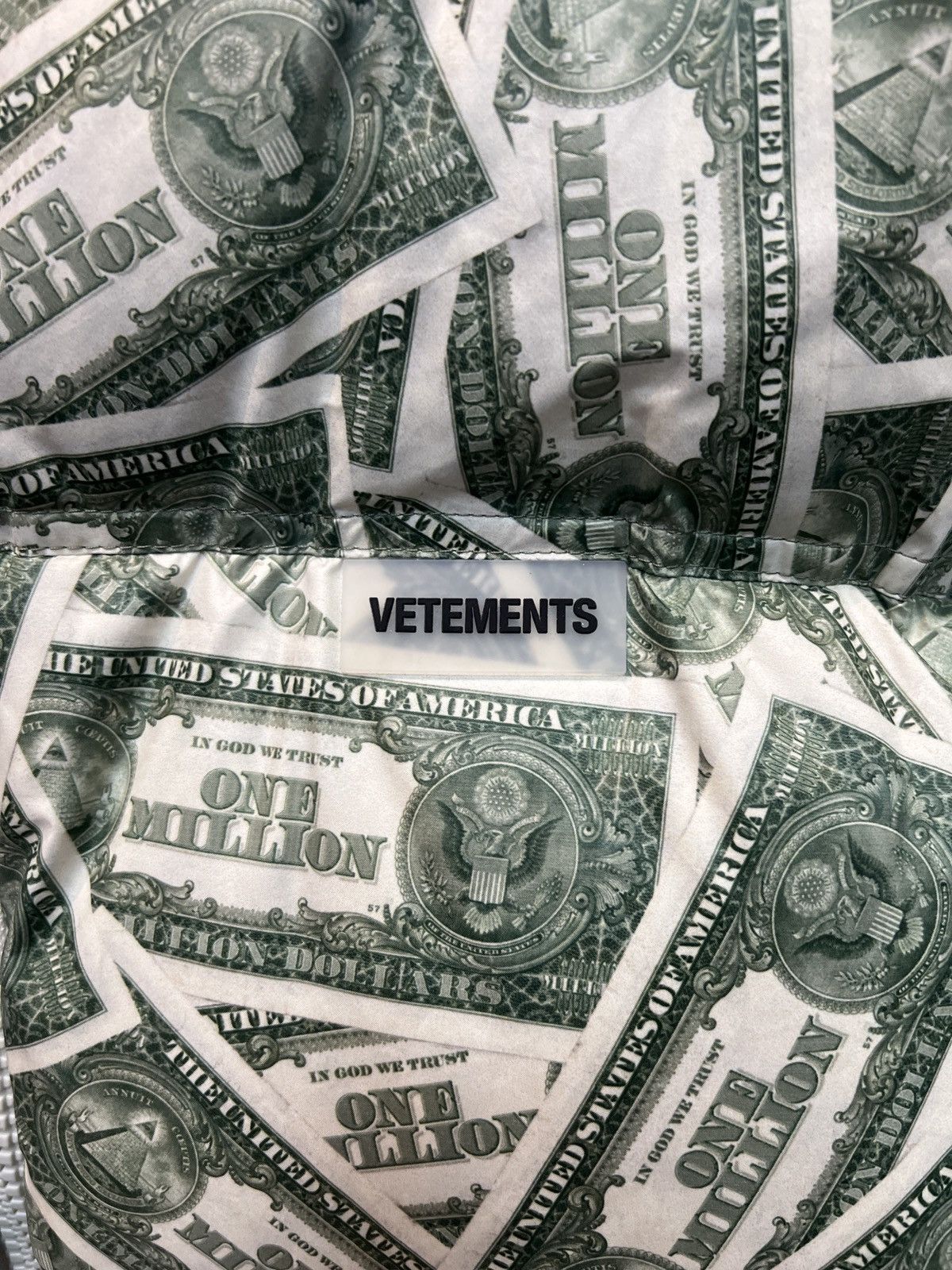 Vetements Vetements Mens Million Dollar Puffer Jacket Size US L / EU 52-54 / 3 - 3 Thumbnail