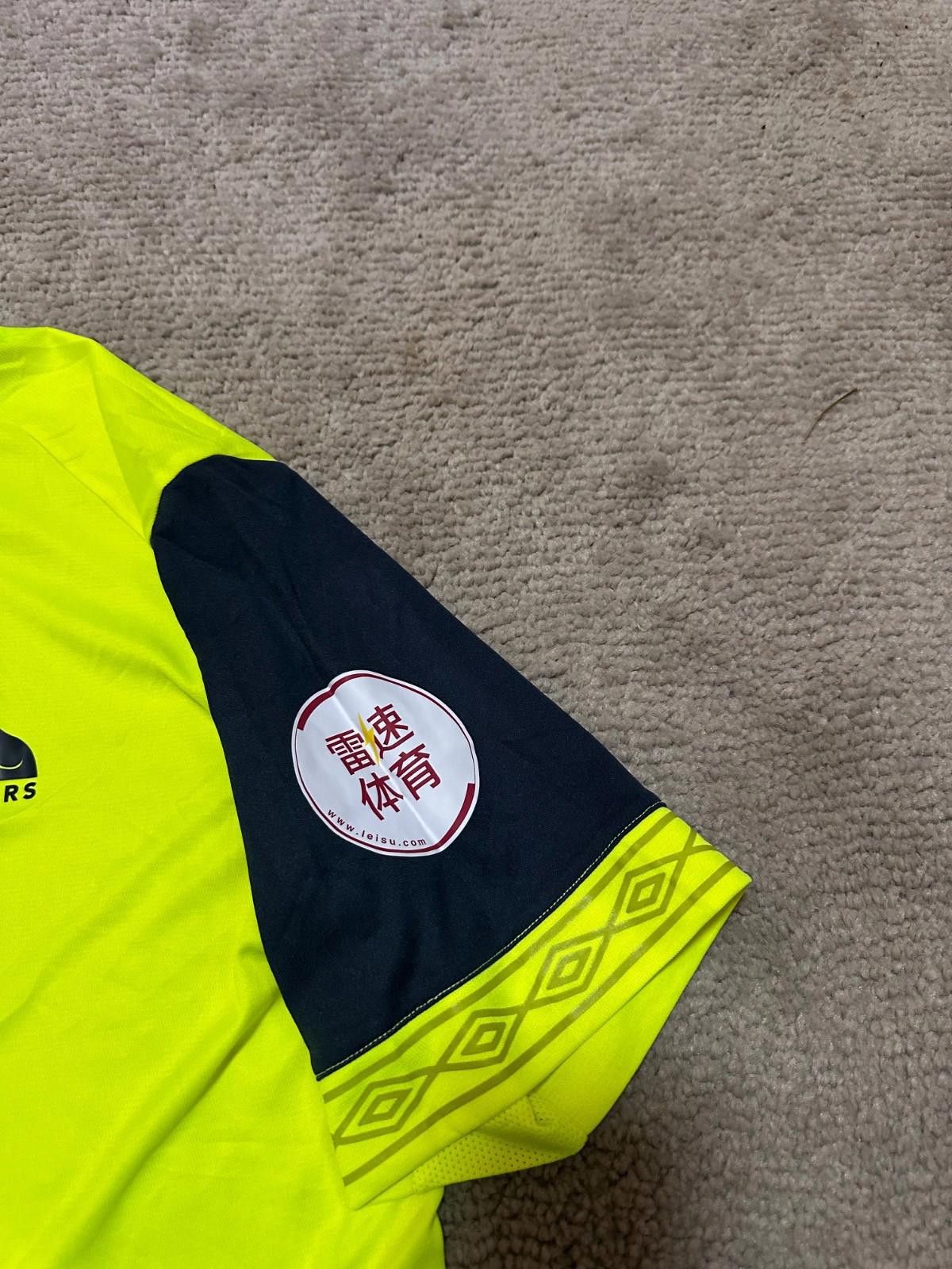 Umbro Huddersfield Town 2018/19 3rd football shirt jersey Umbro XL Size US XL / EU 56 / 4 - 5 Thumbnail