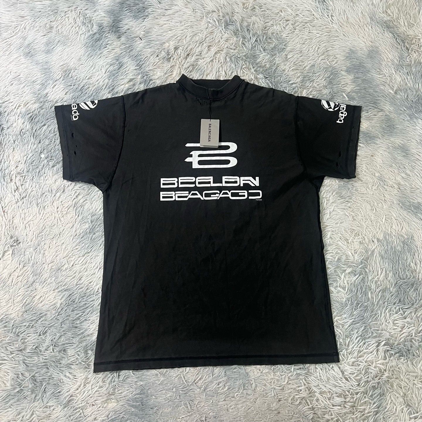 Balenciaga Balenciaga Distressed Short Sleeve Size US S / EU 44-46 / 1 - 1 Thumbnail
