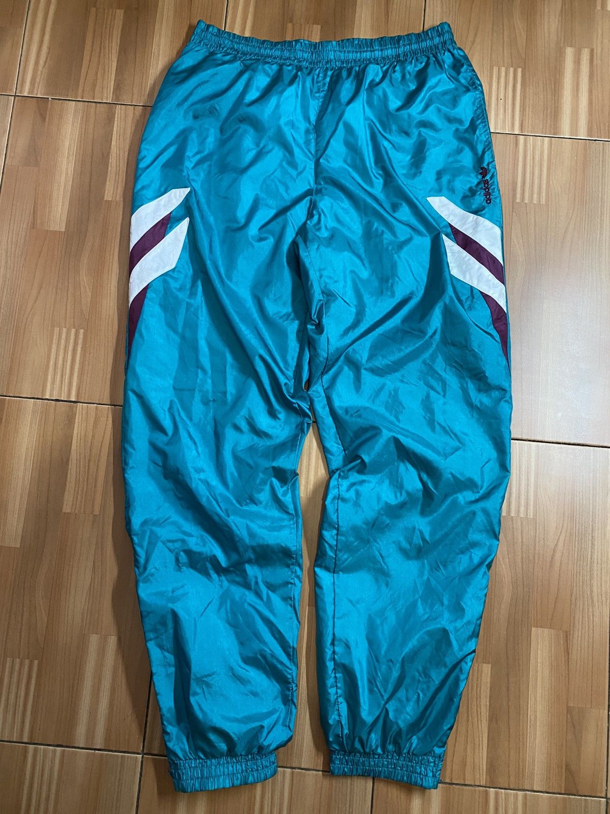 Adidas Vintage adidas Original nylon pants size M Size US 40 / EU 56 - 1 Thumbnail