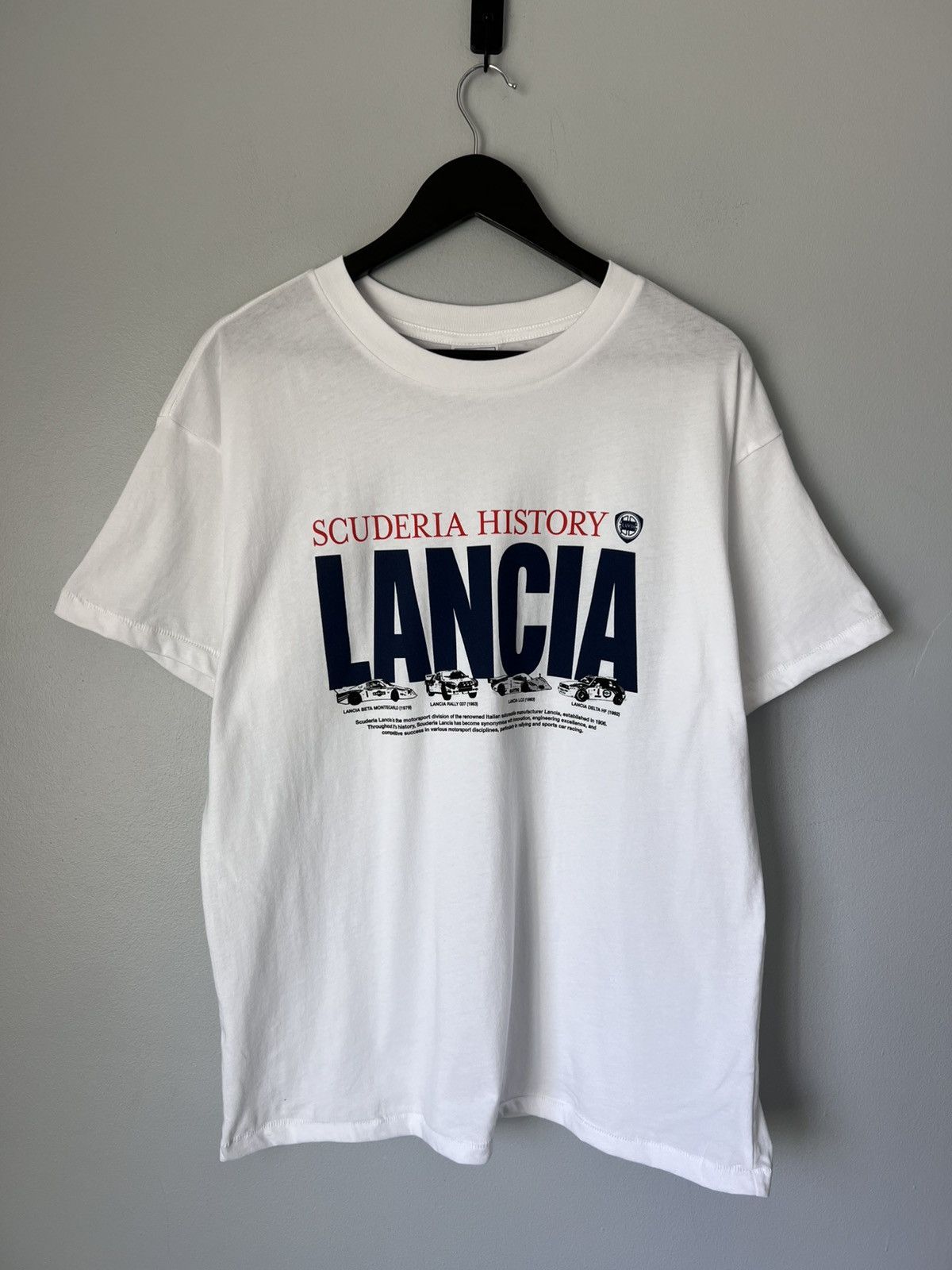 Akimbo Club Akimbo Club Lancia Scuderia Chain Peeker Tee in White Size US XXL / EU 58 / 5 - 1 Thumbnail
