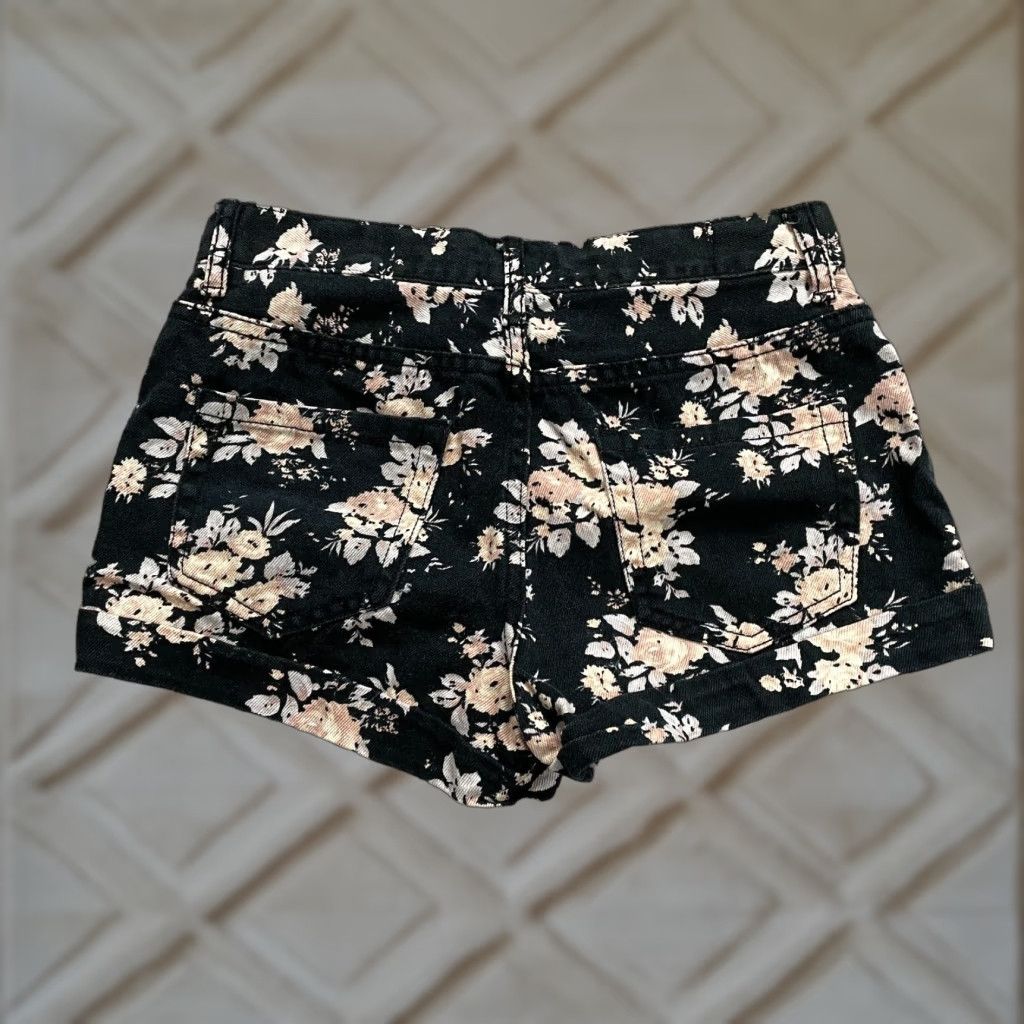 Forever 21 Forever 21 Floral Bermuda Shorts Womens 26 Multicolor Mid Rise Denim 5-Pocket Casual Size 26" / US 2 / IT 38 - 1 Thumbnail