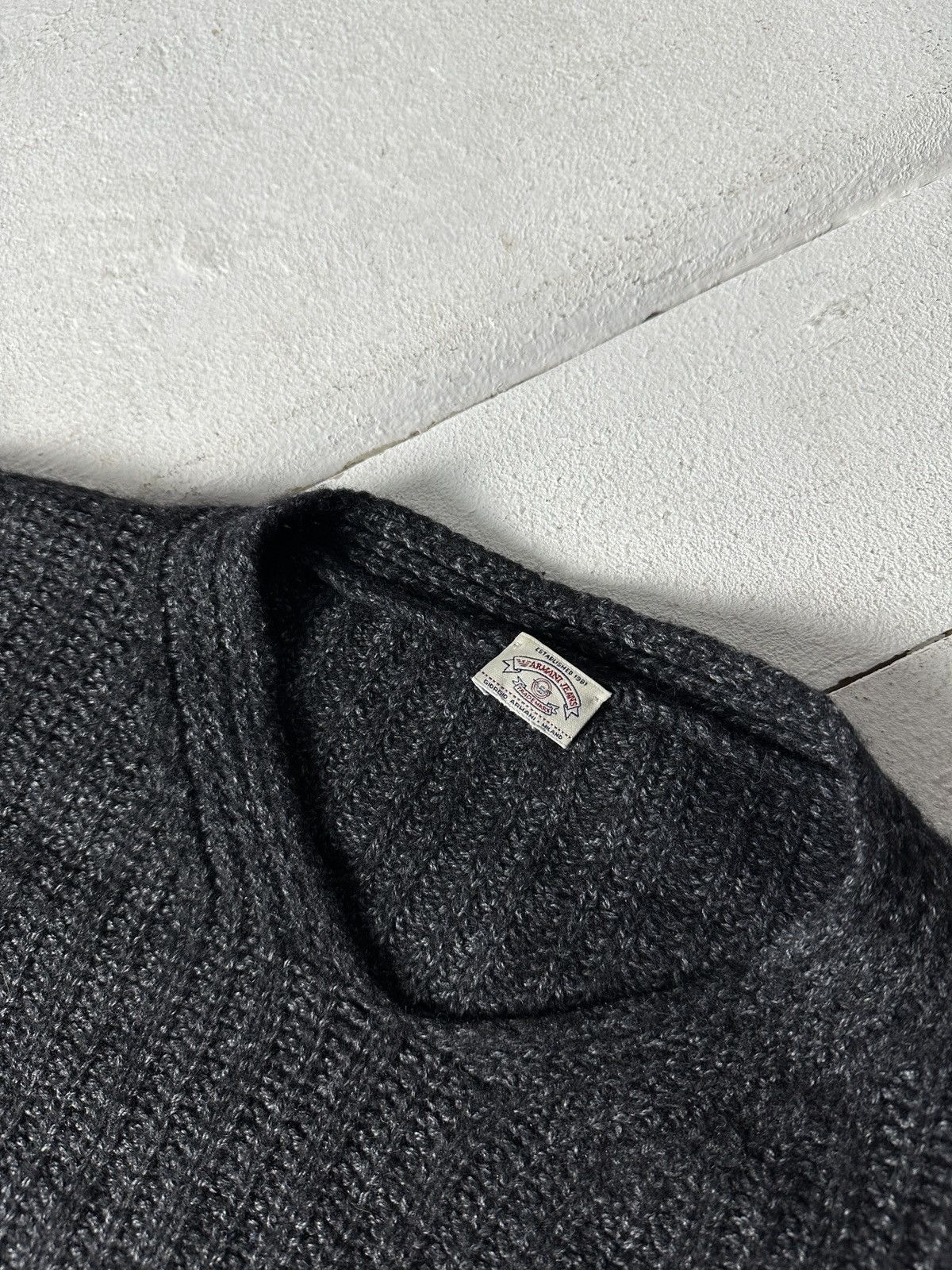 Armani 🚨ARMANI JEANS LONGSLEEVE SWEATER VNTG 90s Italy V NECK Size US S / EU 44-46 / 1 - 4 Thumbnail