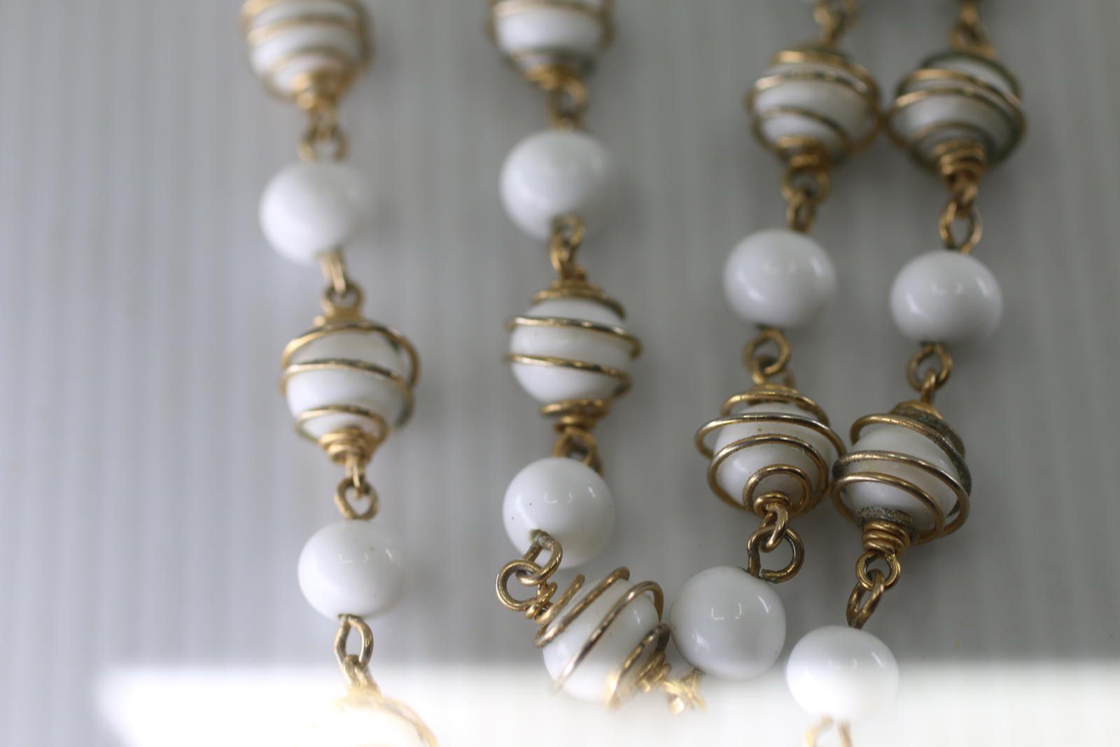 Unknown London Vintage White Glass Bead Necklace Gold Tone Spiral Wire Long Size ONE SIZE - 3 Thumbnail